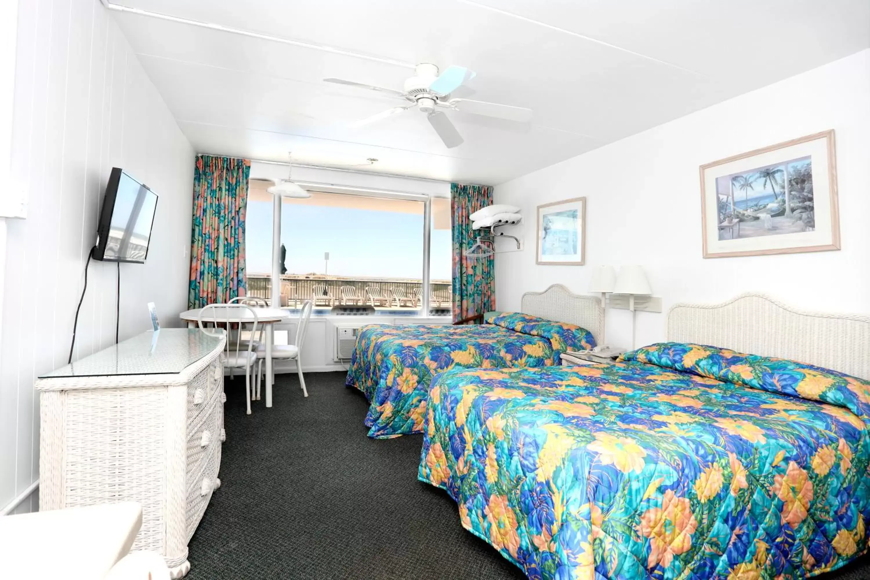 Photo of the whole room in Commander by the Sea Motel