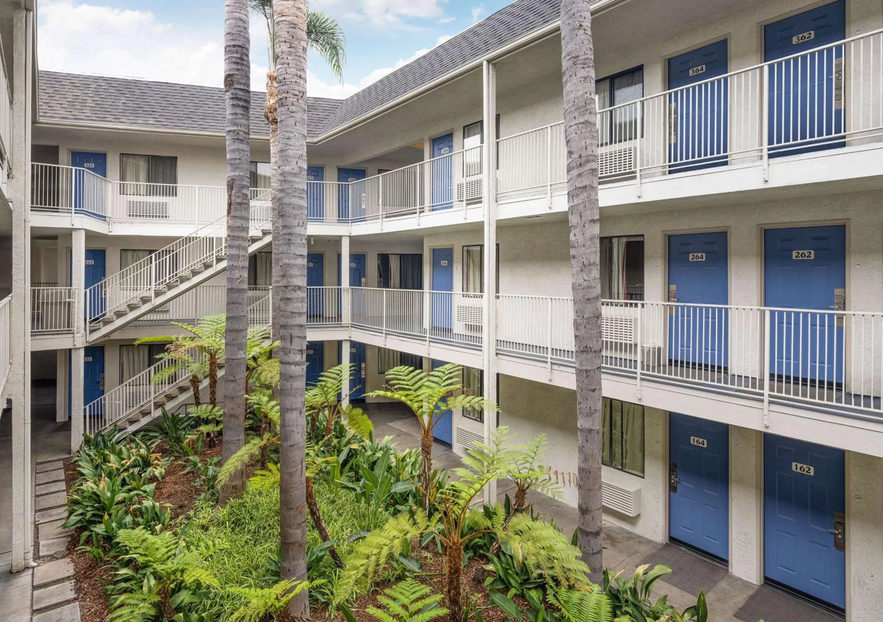 Property building in Motel 6-Buena Park, CA - Knotts Berry Farm - Disneyland