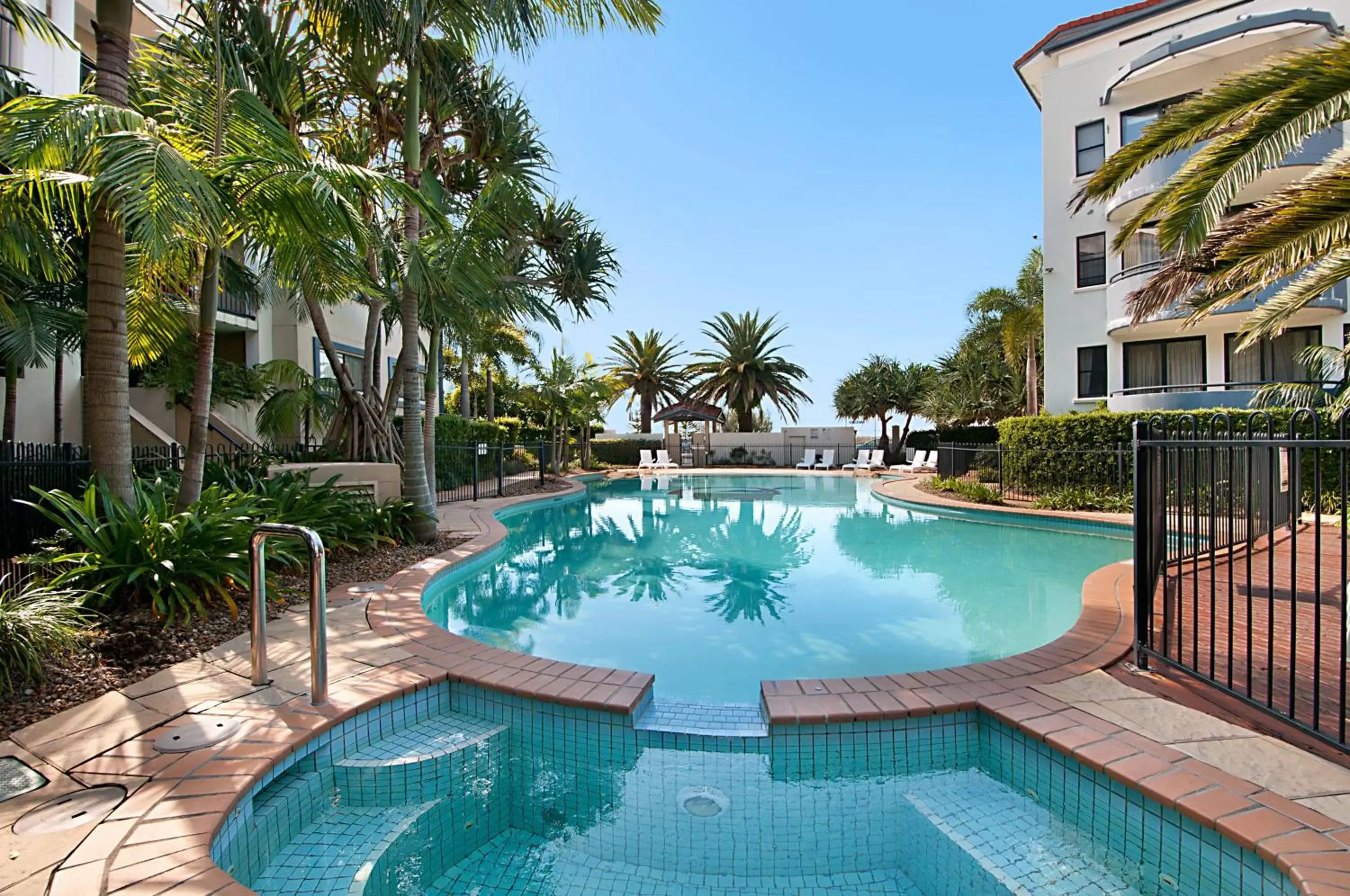 Property building, Swimming Pool in Sandcastles On The Broadwater