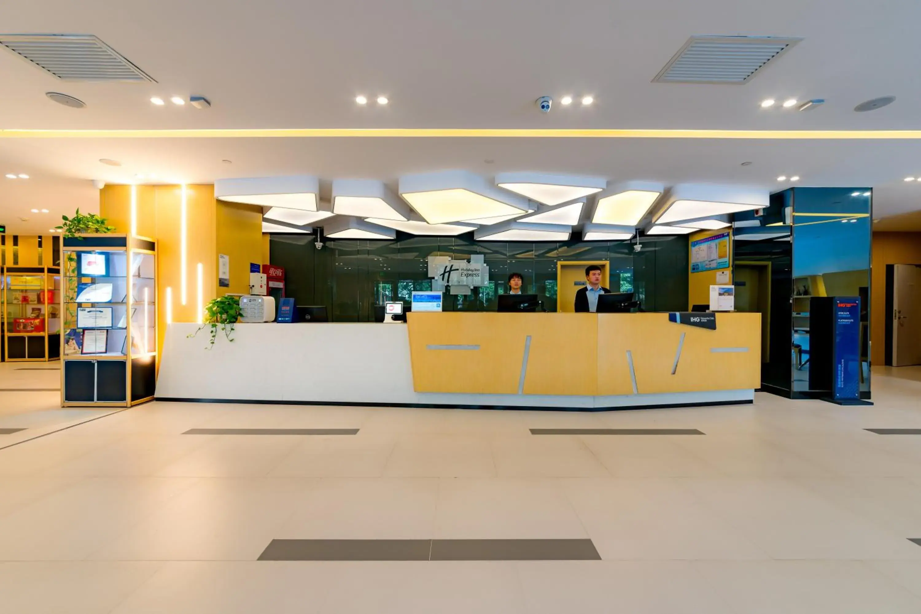 Property building, Lobby/Reception in Holiday Inn Express Shijiazhuang Heping, an IHG Hotel