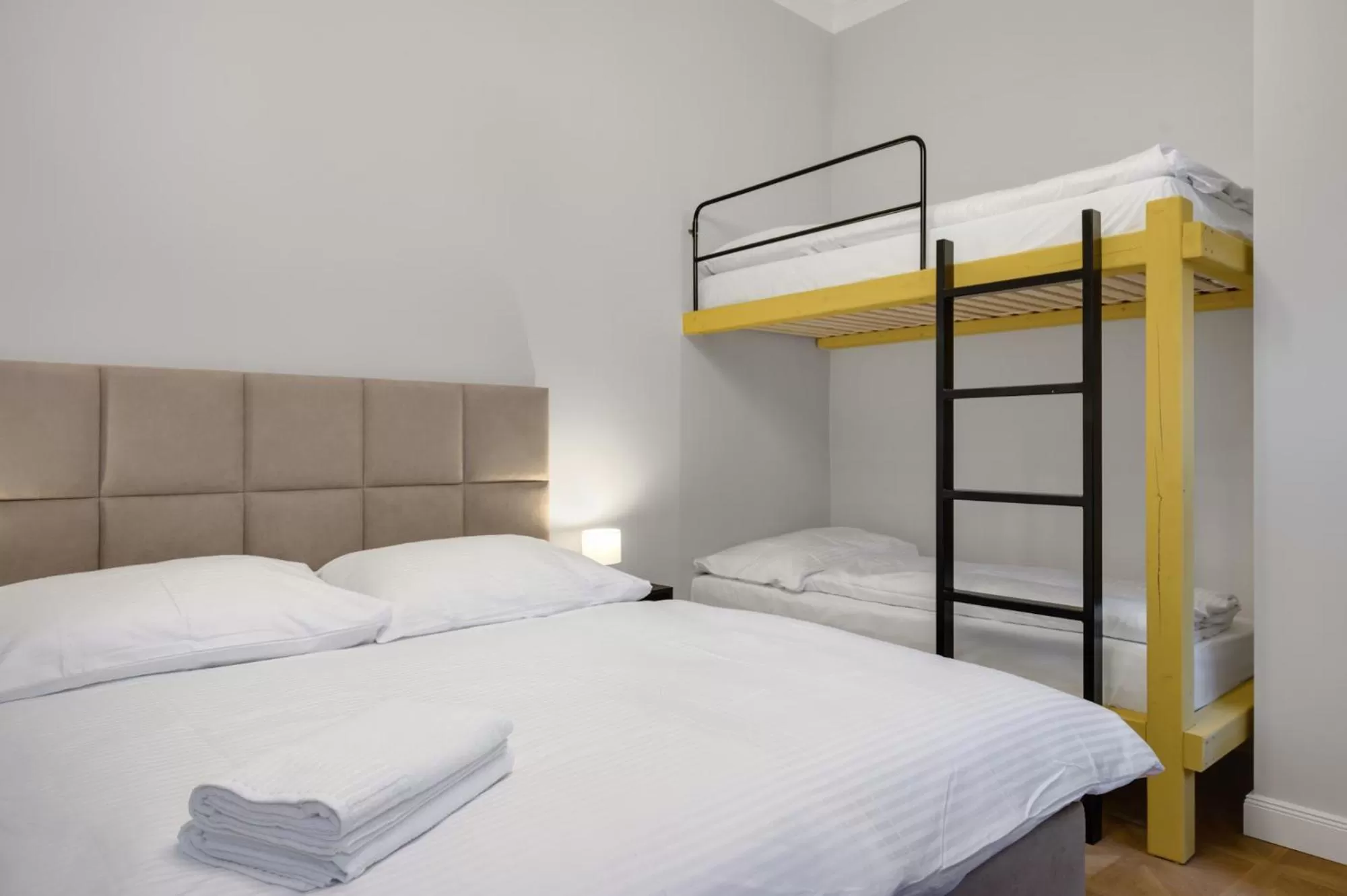 Bedroom, Bed in Palace Apartments