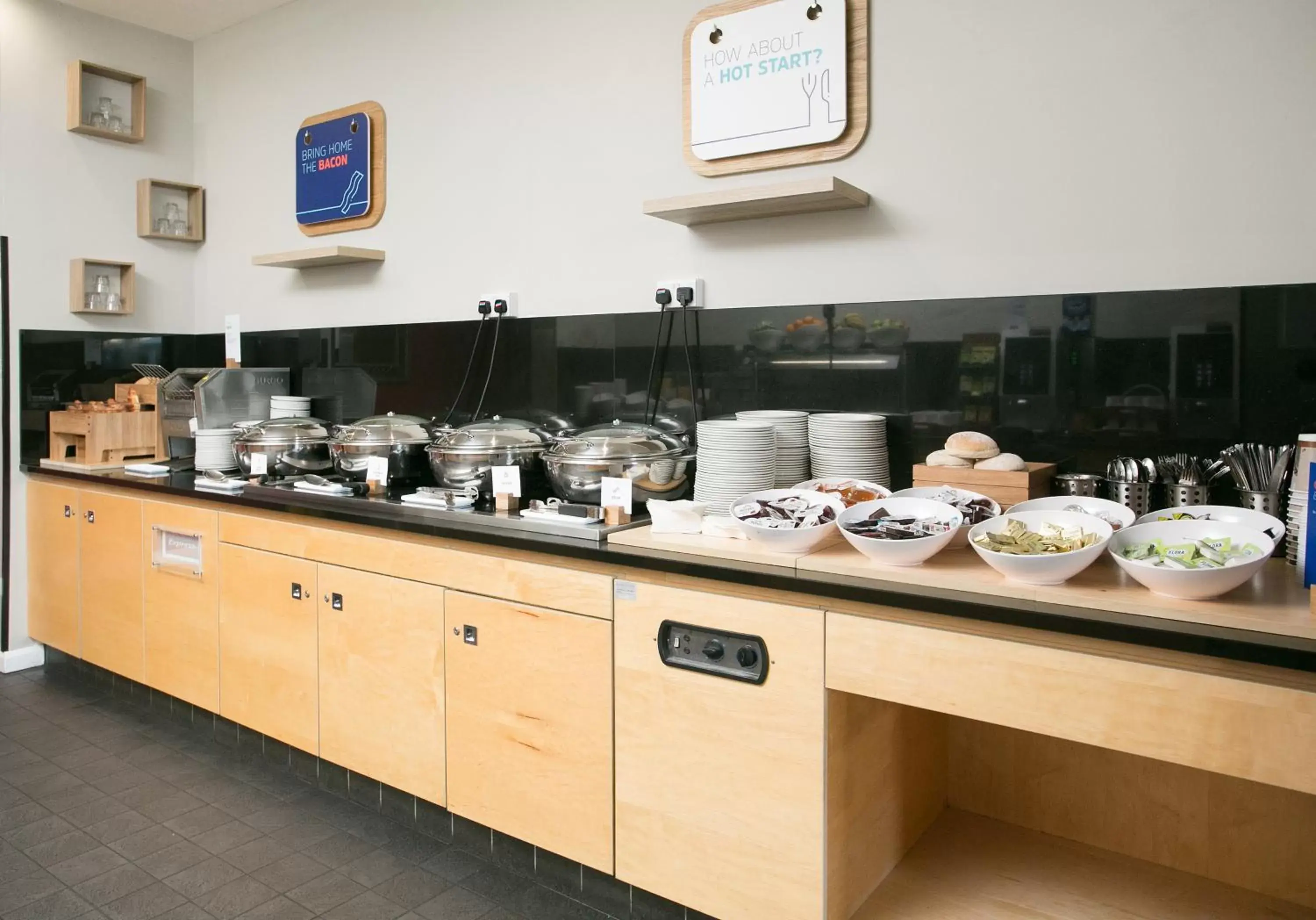 Restaurant/places to eat in Holiday Inn Express Antrim by IHG Restaurant/places to eat in Holiday Inn Express Antrim by IHG