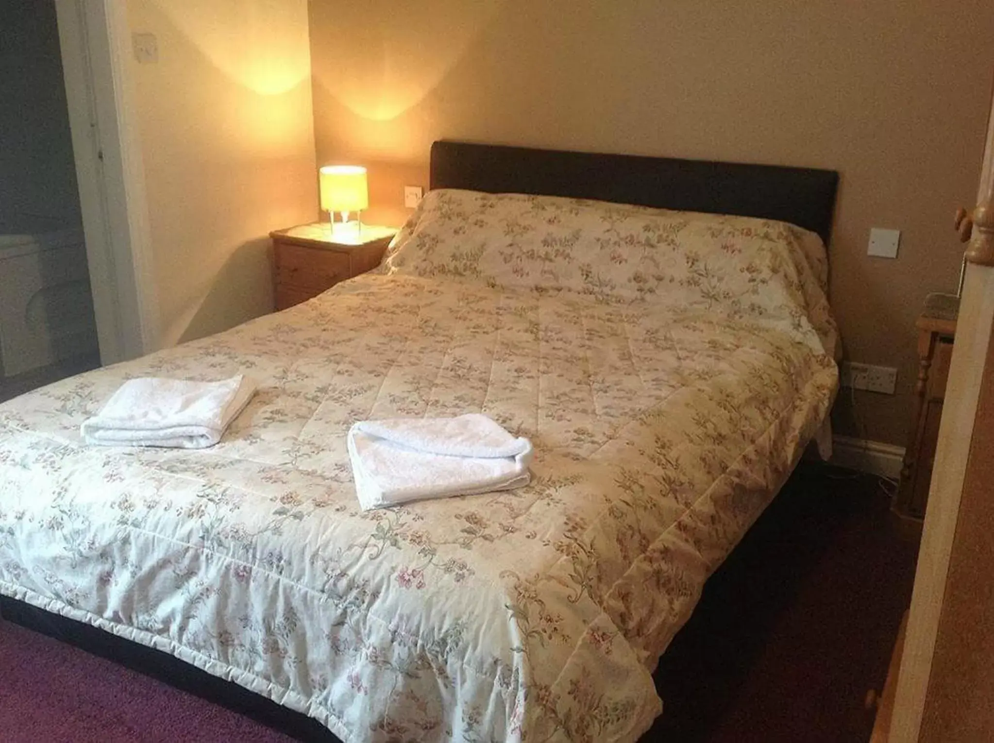 Budget Double Room in Red Lion Coaching Inn