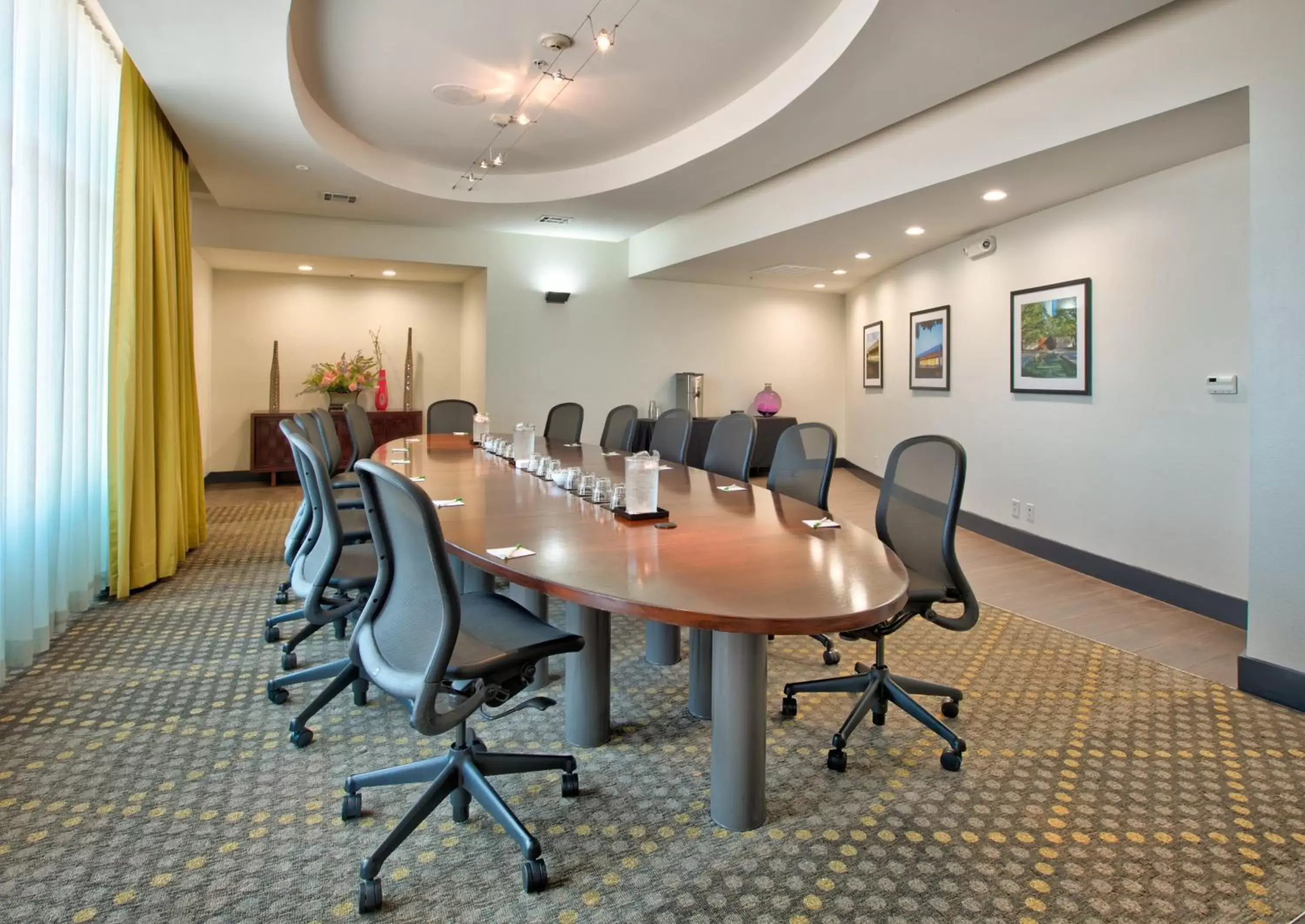 Meeting/conference room in Holiday Inn Dallas - Fort Worth Airport South, an IHG Hotel