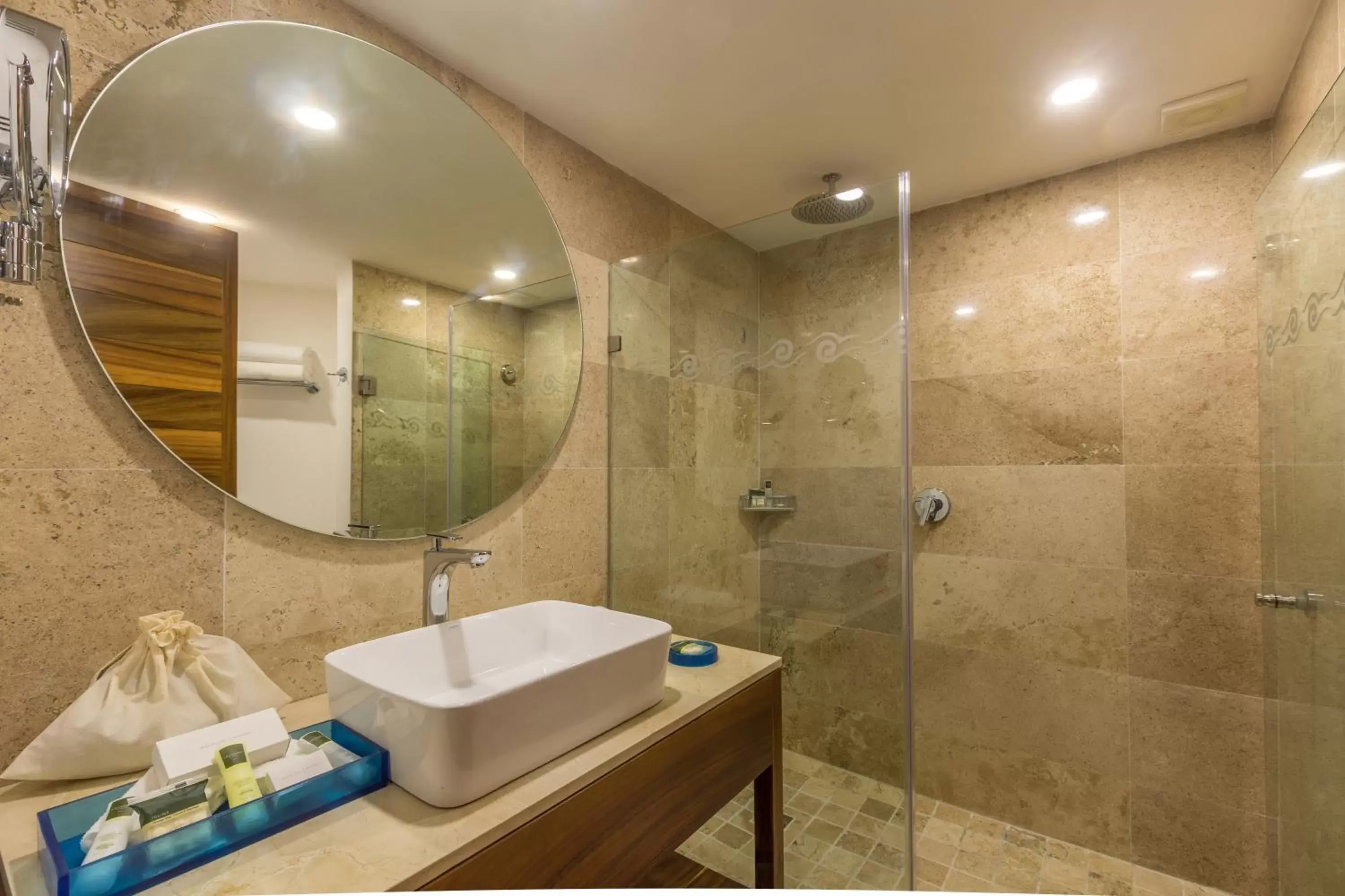 Bathroom in Buenaventura Grand Hotel & Great Moments - All Inclusive