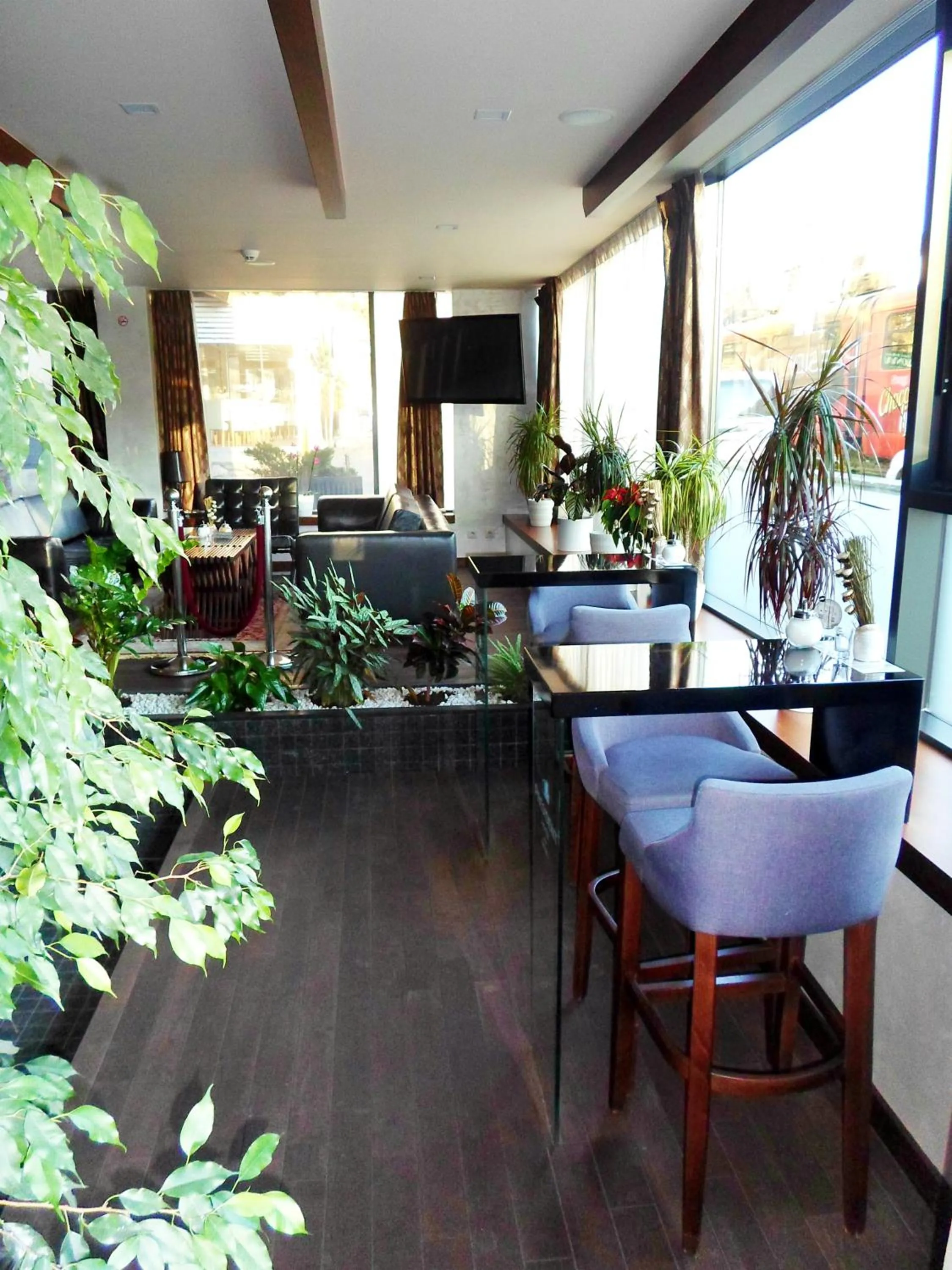 Communal lounge/ TV room in Hotel President Sarajevo