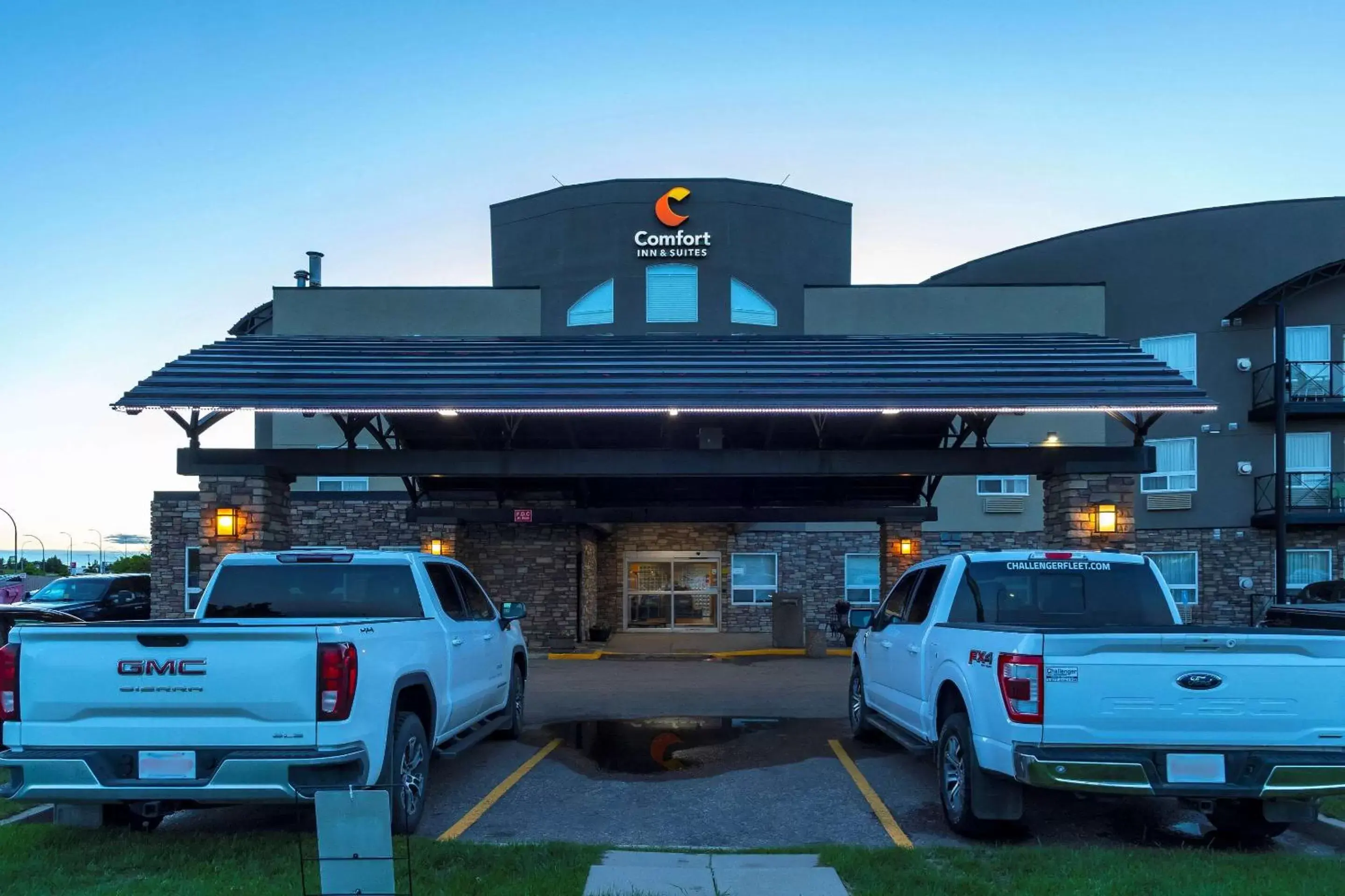 Property Building in Comfort Inn & Suites Medicine Hat