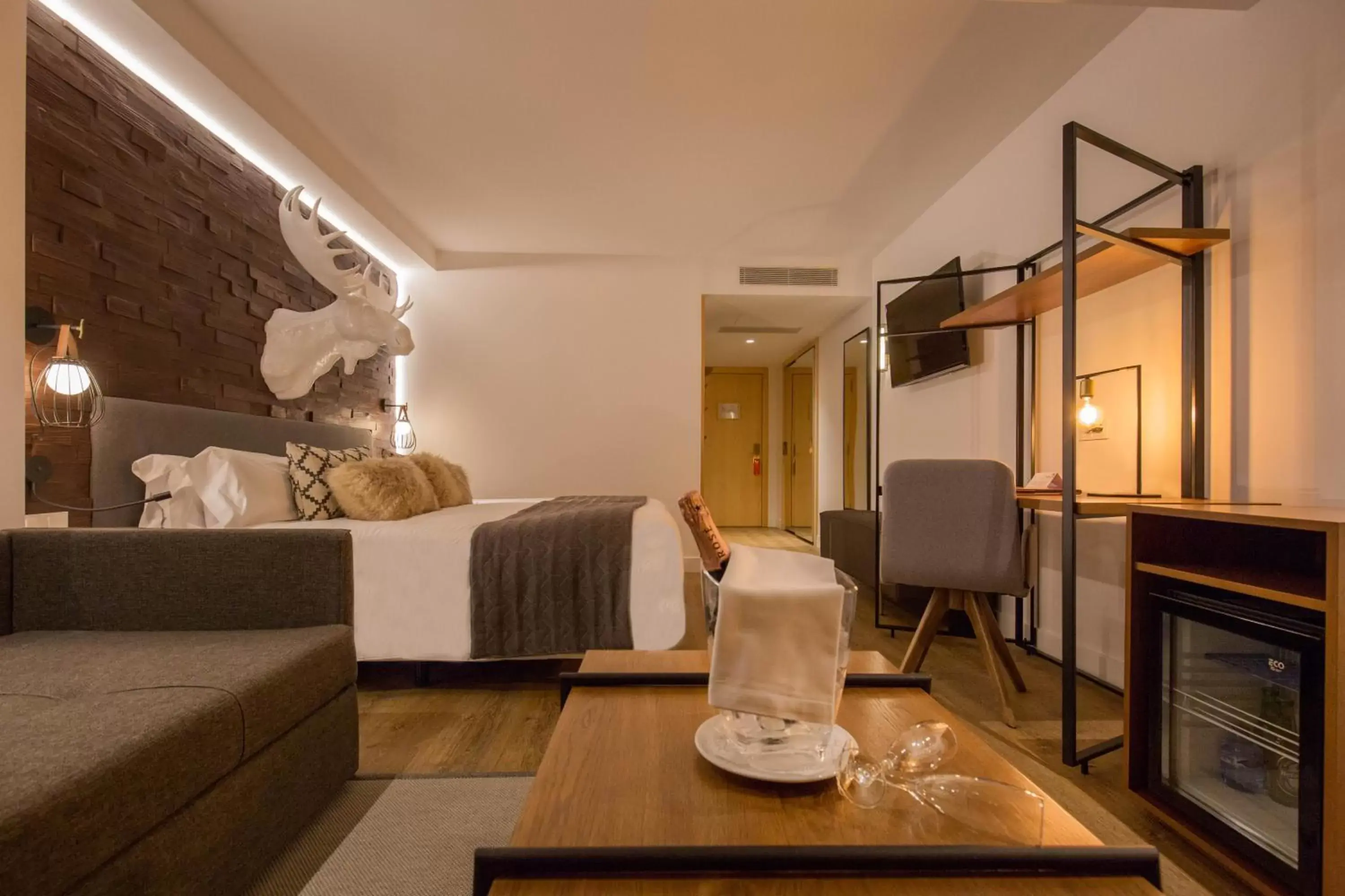 Photo of the whole room, Bed in Yomo Centric Photo of the whole room, Bed in Yomo Centric