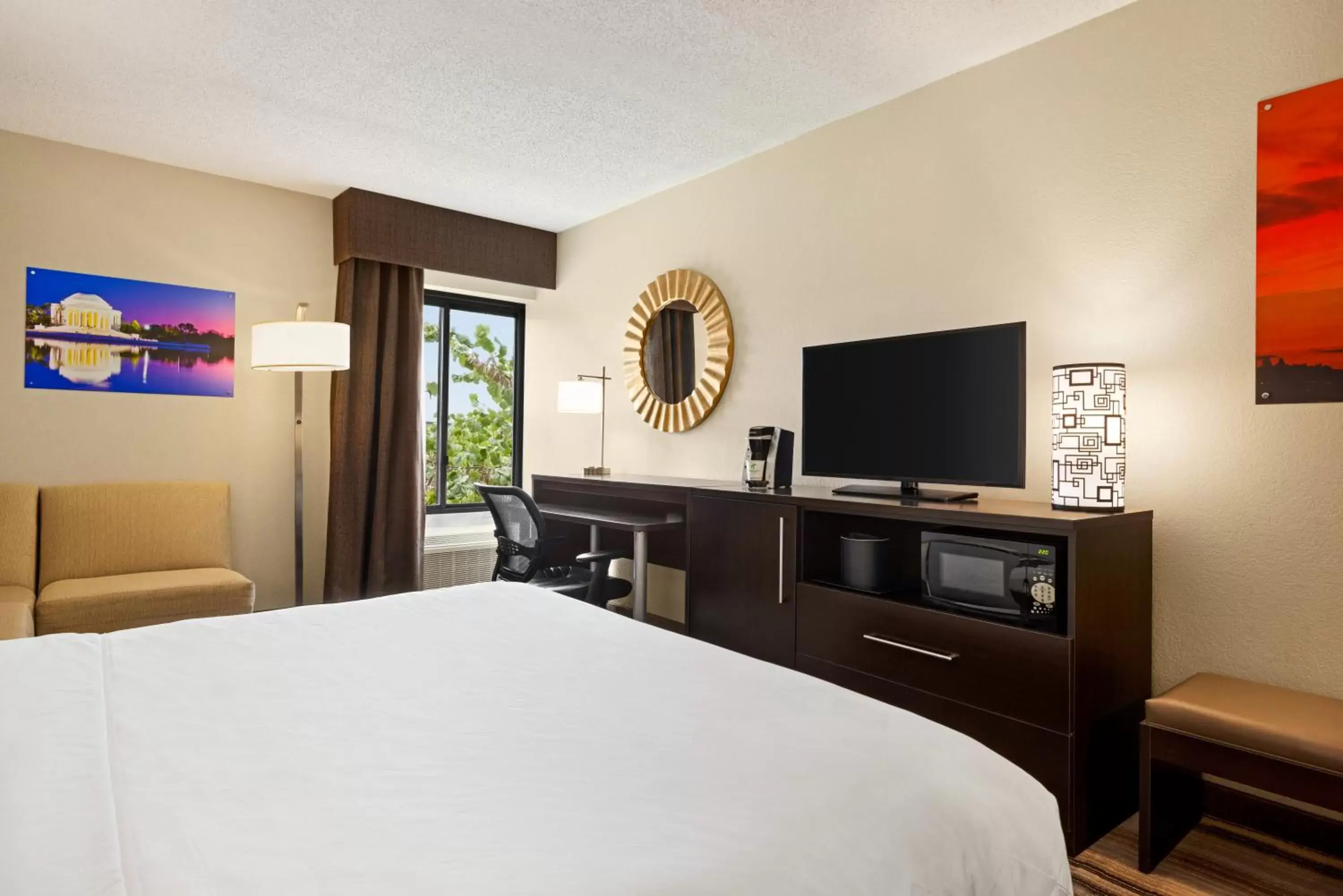 Photo of the whole room, TV/Entertainment Center in Holiday Inn Washington-Dulles International Airport, an IHG Hotel