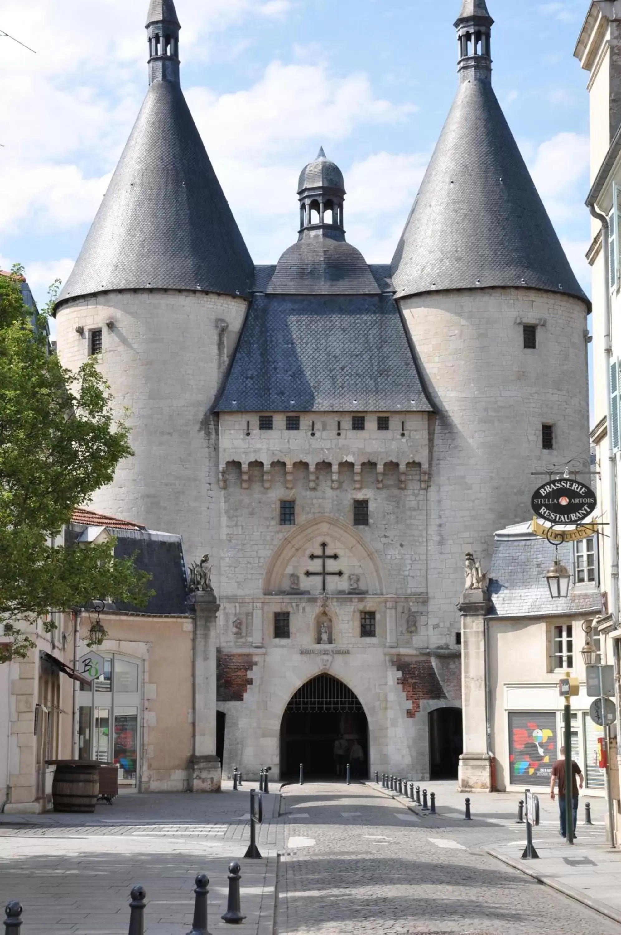 Nearby landmark, Property Building in Hotel Foch Nancy Gare