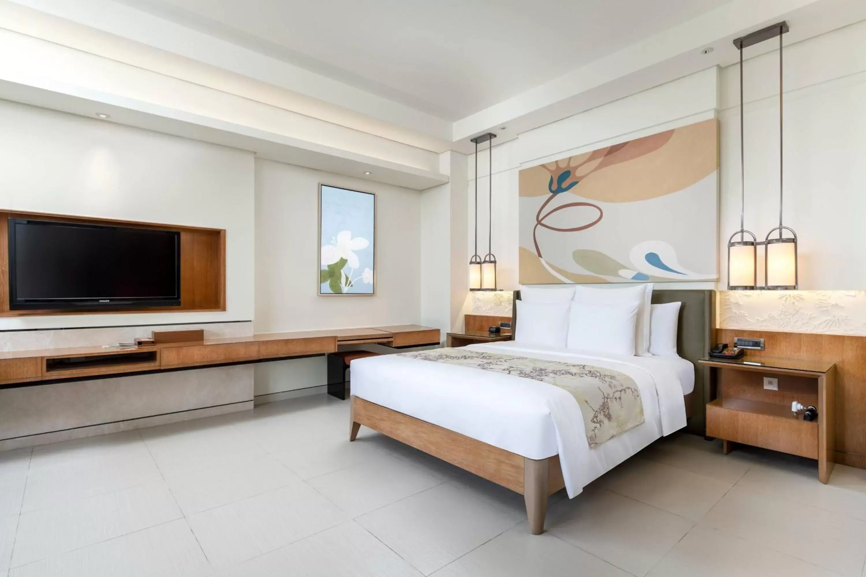 Photo of the whole room, Bed in Renaissance Sanya Haitang Bay Resort