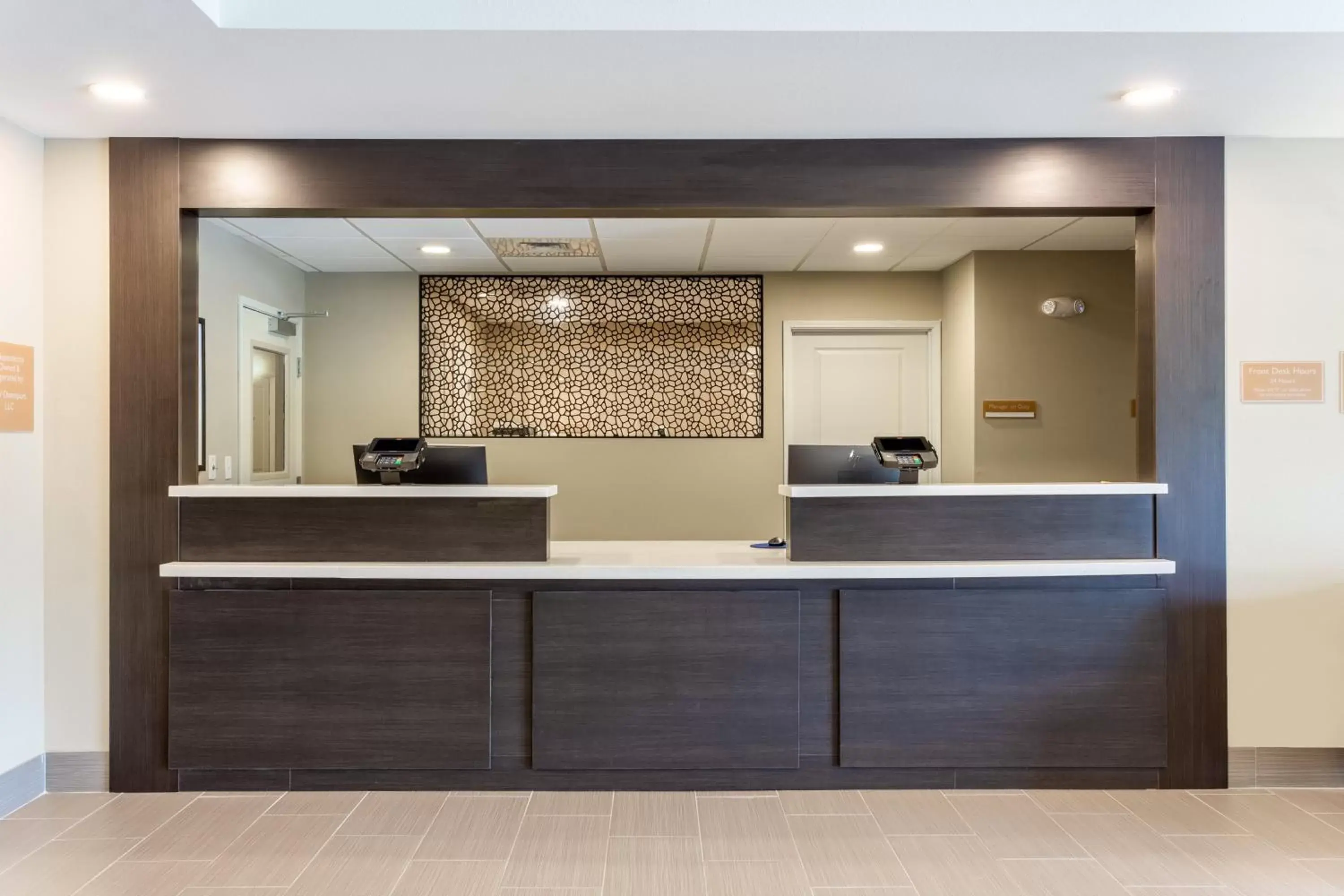 Property building, Lobby/Reception in Candlewood Suites - Davenport, an IHG Hotel