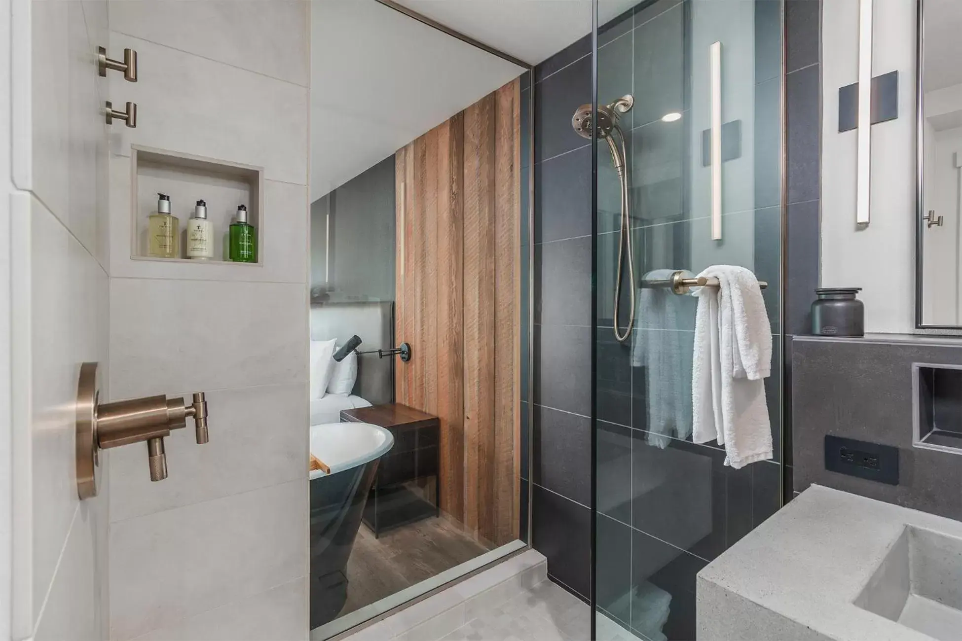 Bathroom in Headlands Coastal Lodge & Spa