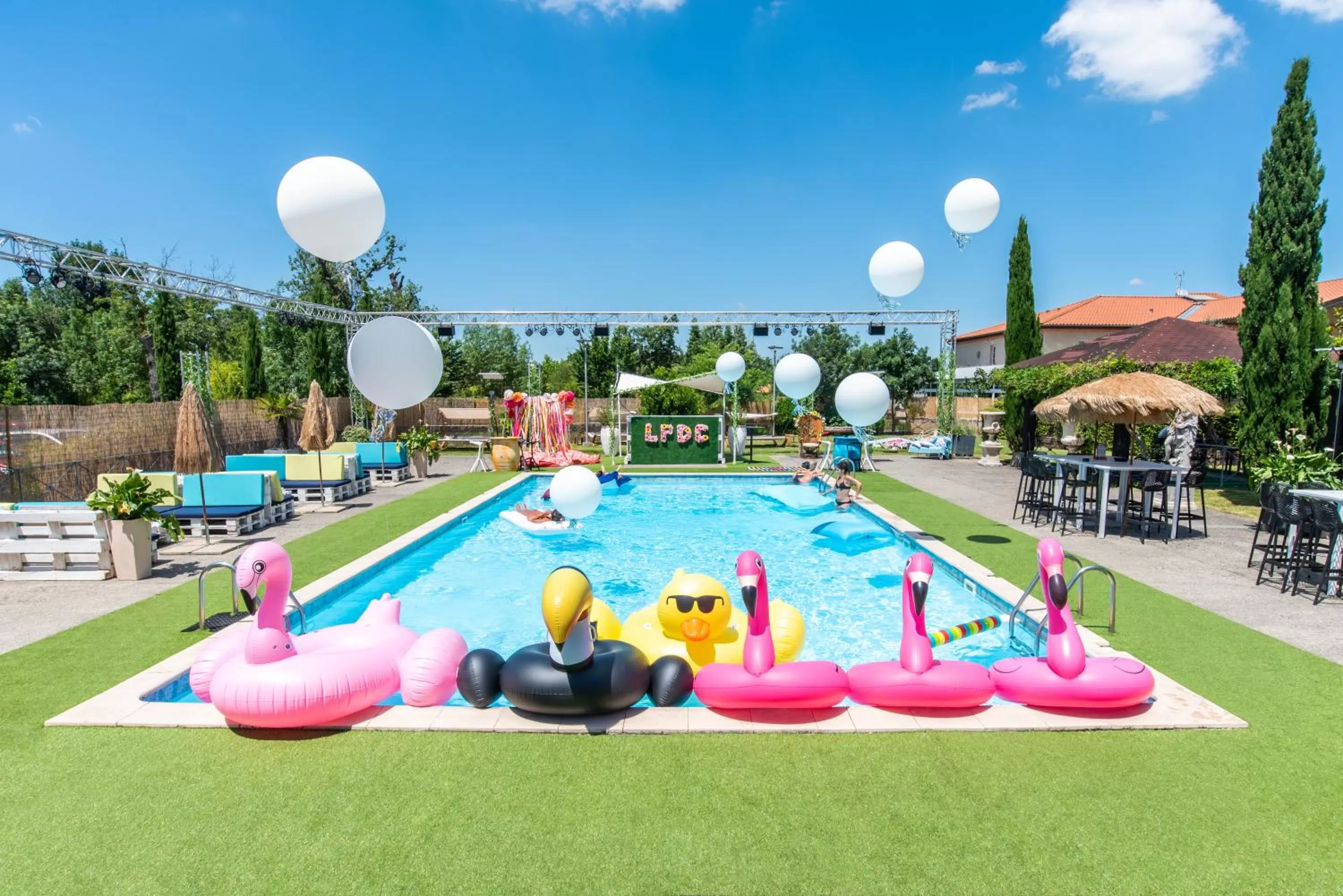 Swimming pool in Best Western Plus Le Canard sur le Toit