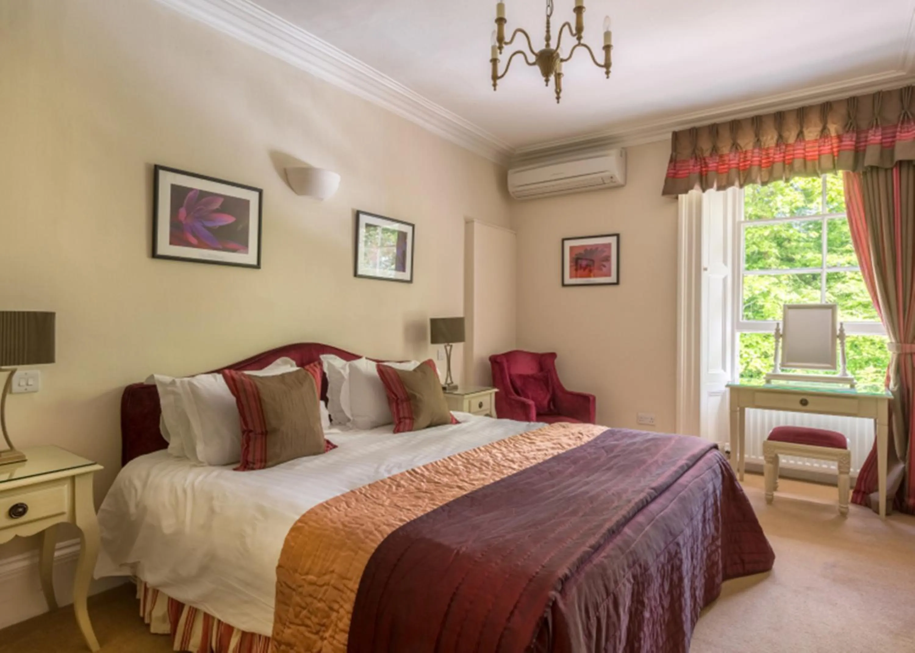 Bedroom, Bed in The Horn Of Plenty