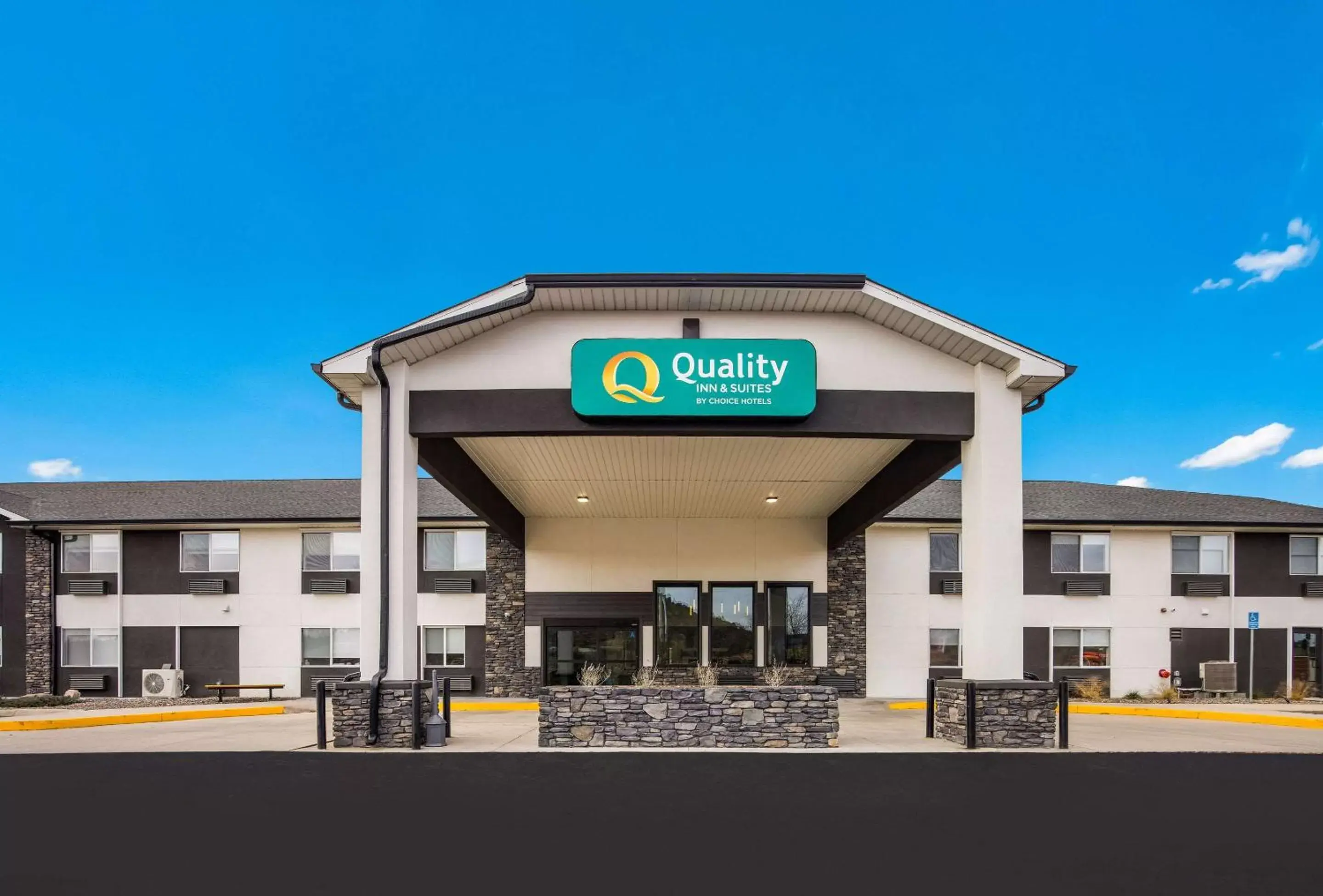 Property building in Quality Inn & Suites Castle Rock SW Denver