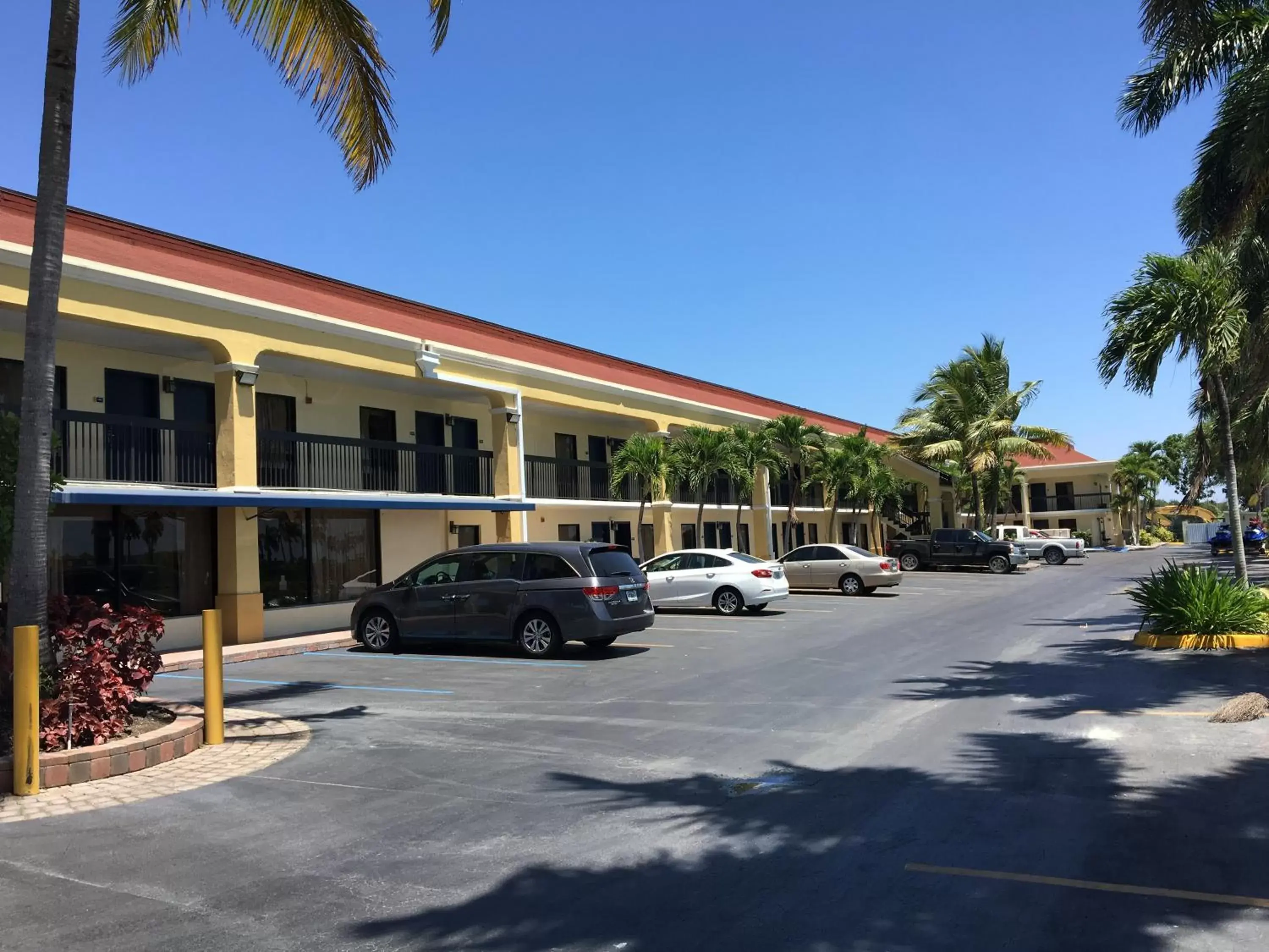 Property building in Days Inn by Wyndham Florida City Property building in Days Inn by Wyndham Florida City