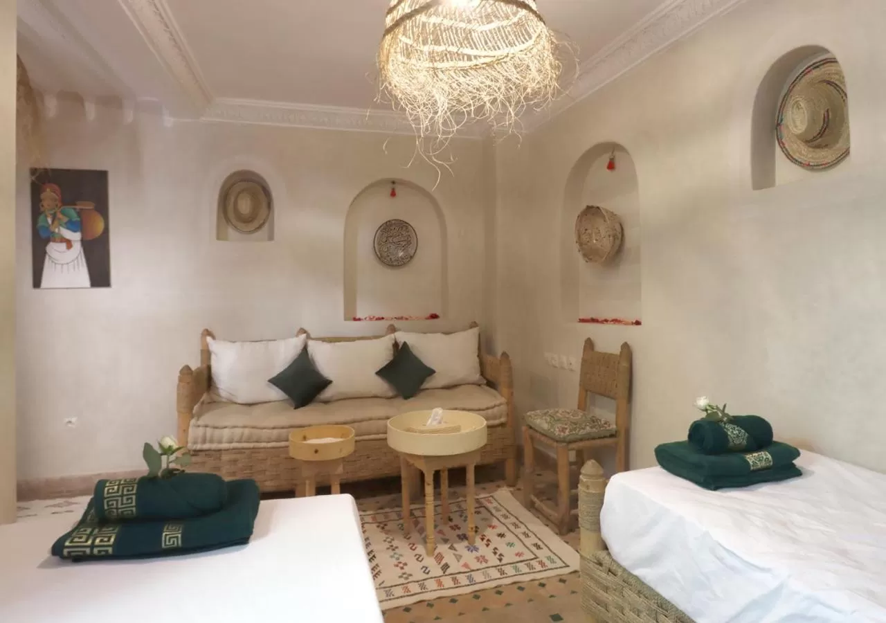 Seating area, Bed in Riad Venezia