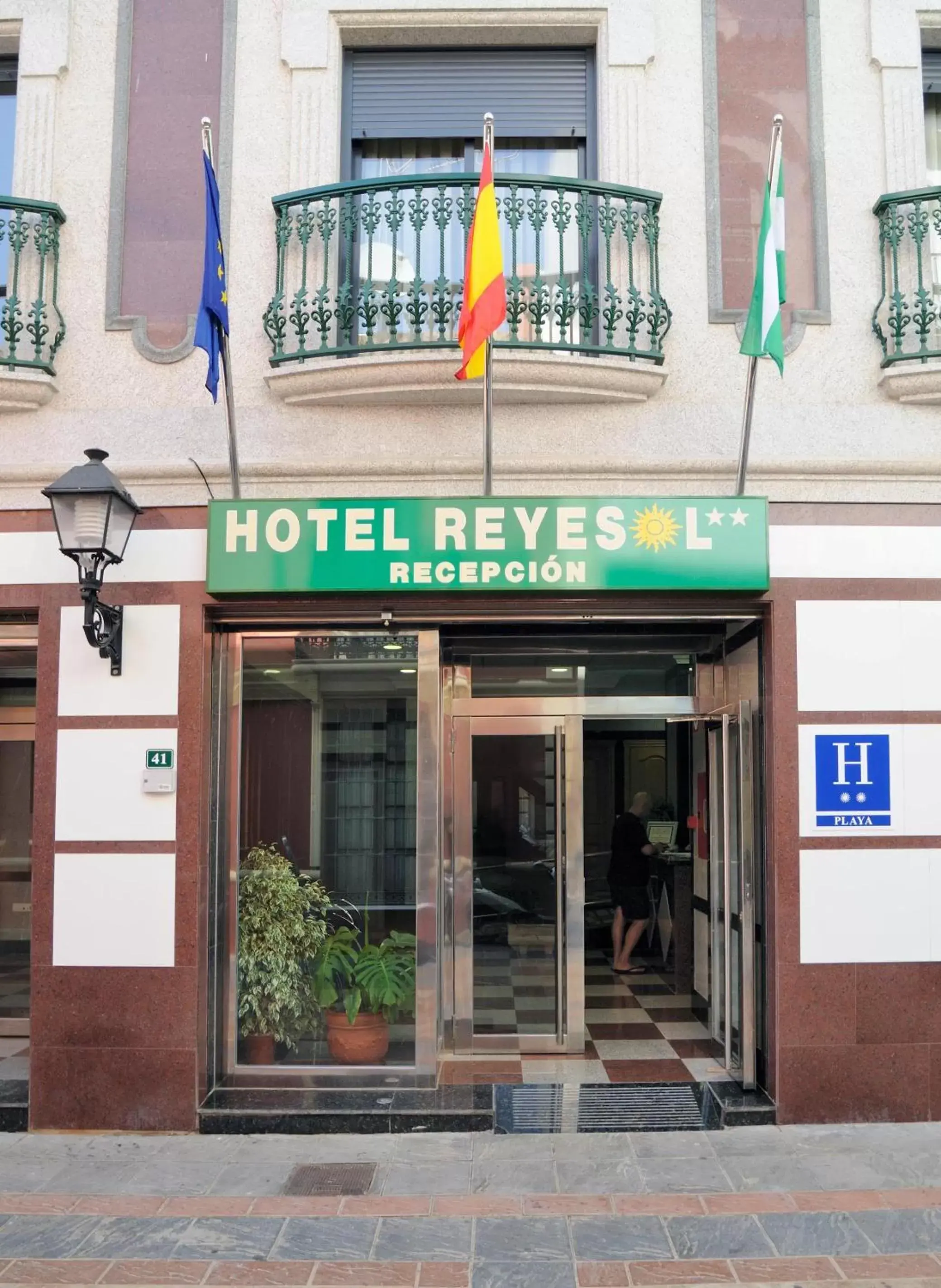 Facade/entrance in Hotel Reyesol