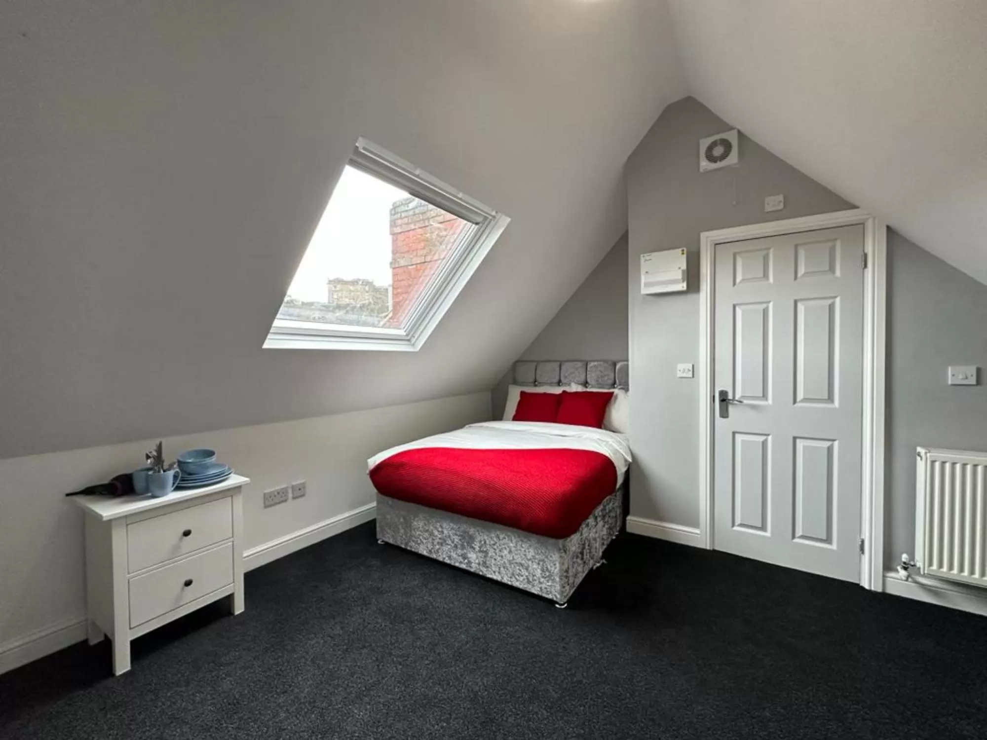 Bed in The Fishpond - Premier Nottingham Studios