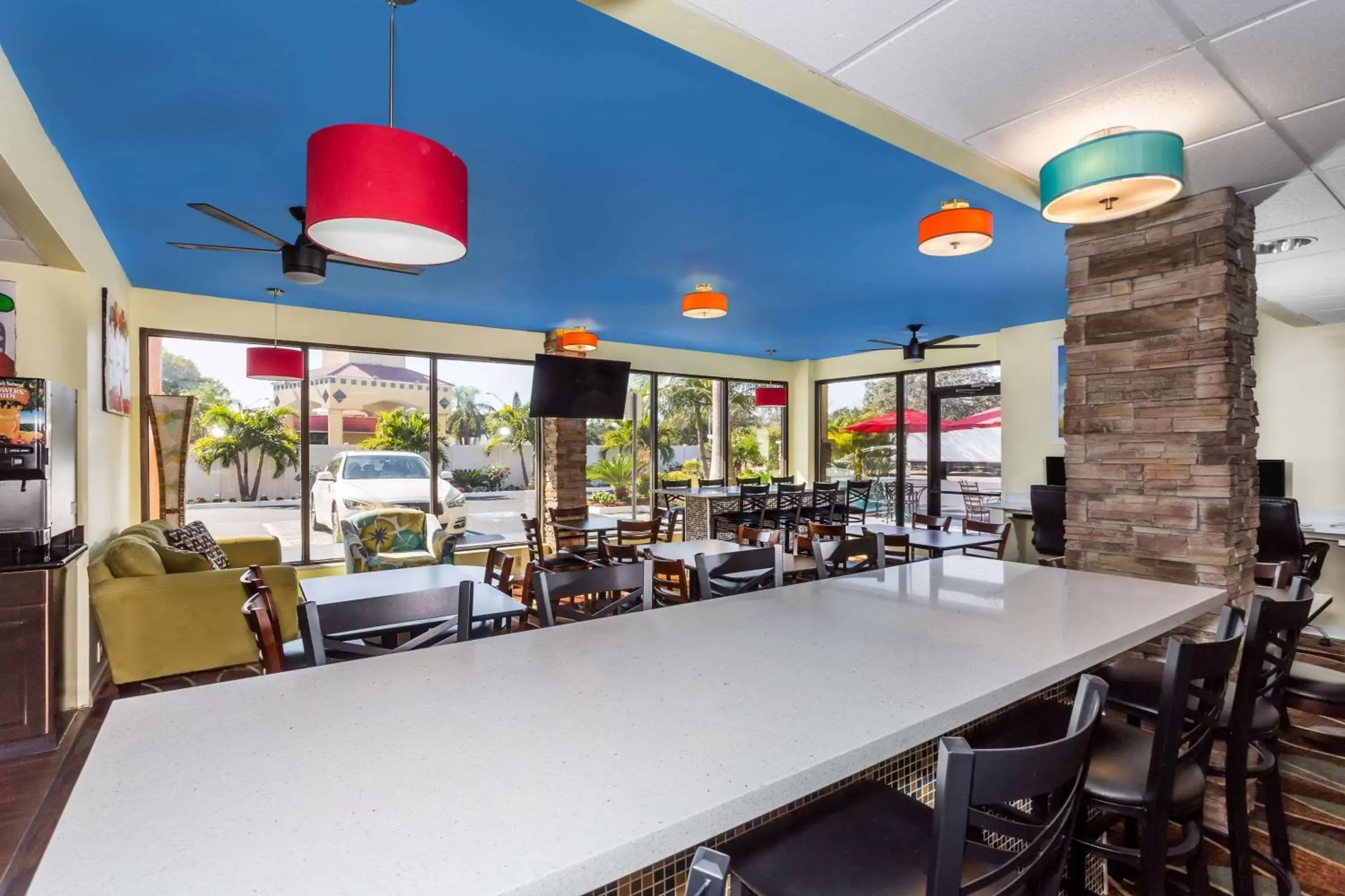 Lobby or reception, Restaurant/Places to Eat in Days Inn by Wyndham Sarasota Bay
