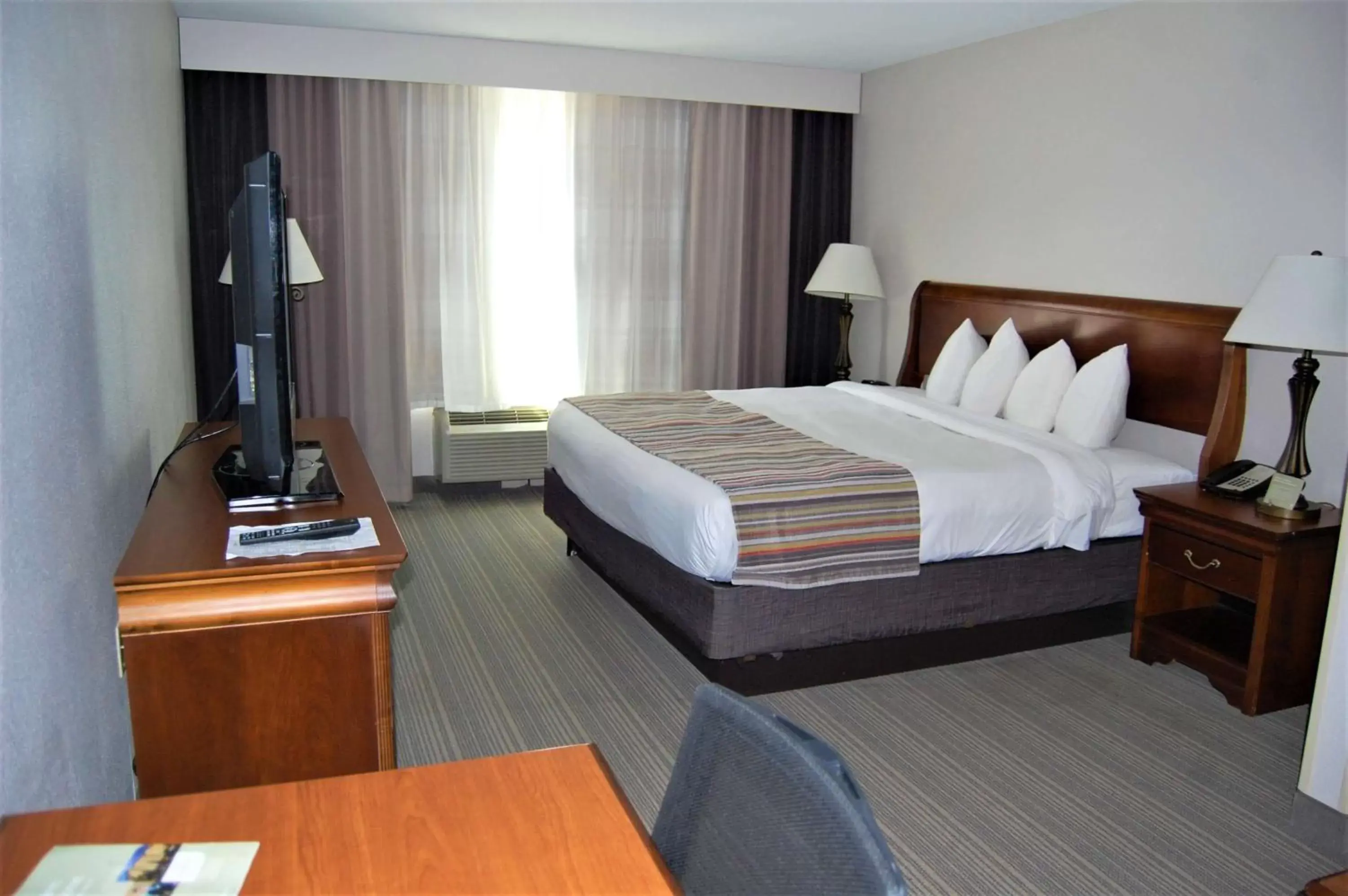 Photo of the whole room, Bed in Country Inn & Suites by Radisson, Athens, GA