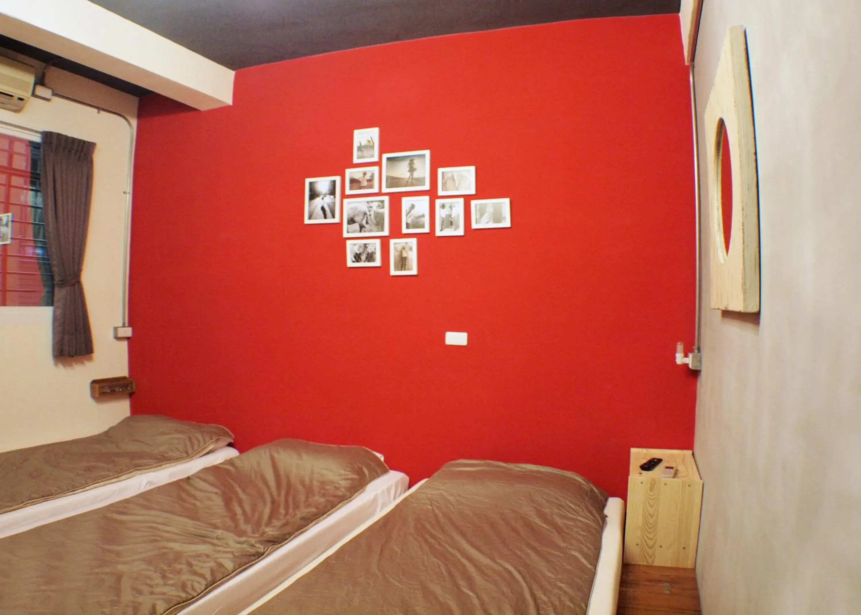 Photo of the whole room, Bed in Knock Knock Hostel