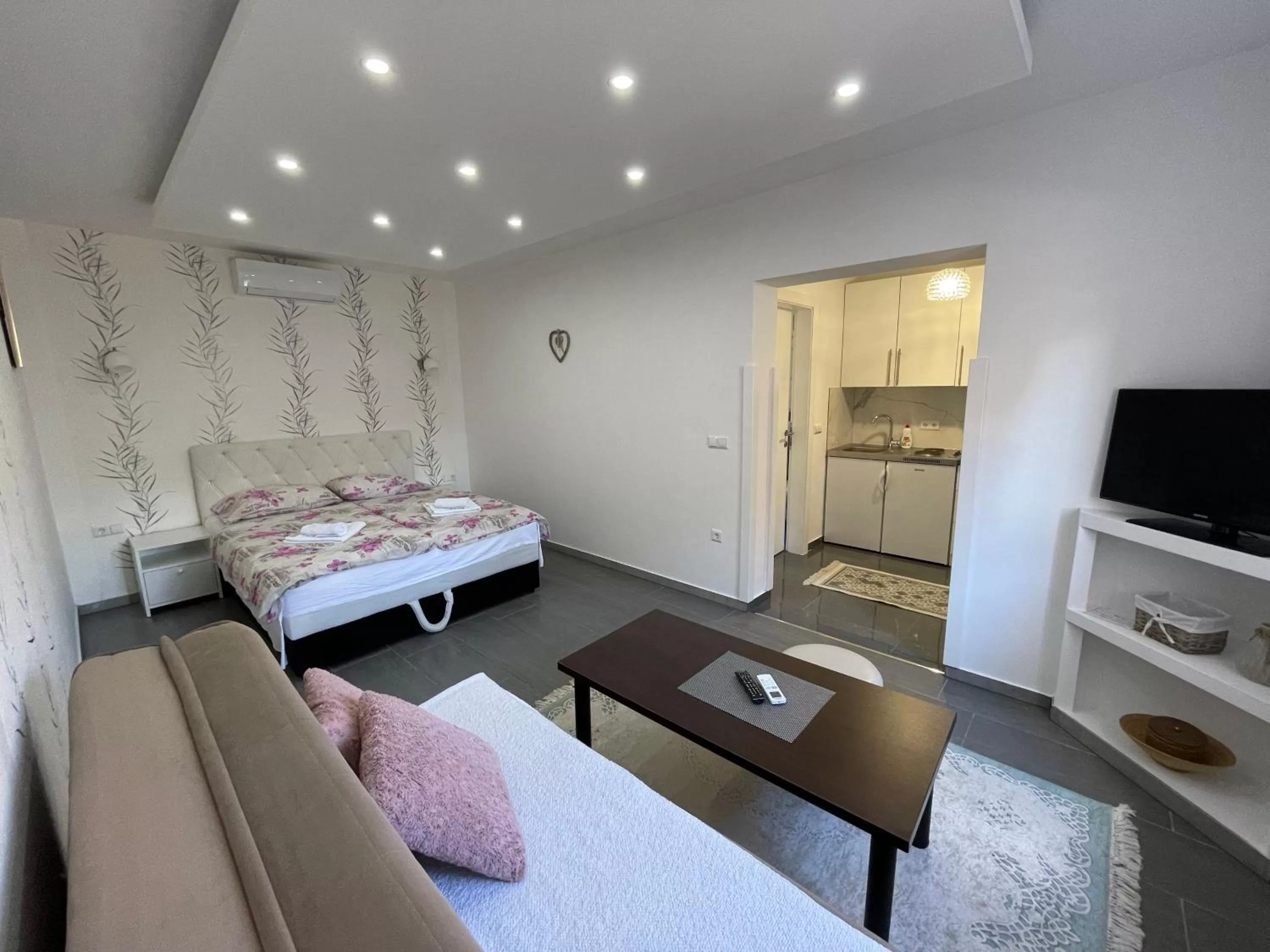 Photo of the whole room, Bed in Villa Maja