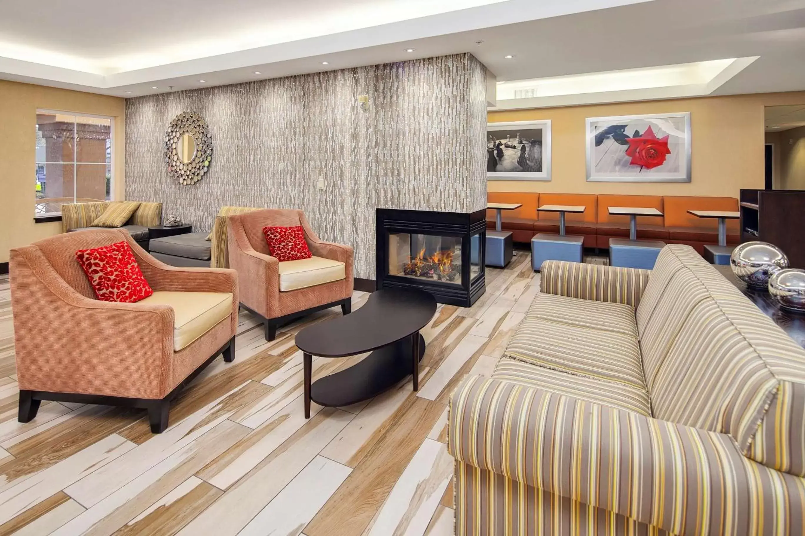 Lobby or reception, Seating Area in Hampton Inn & Suites Seattle North/Lynnwood