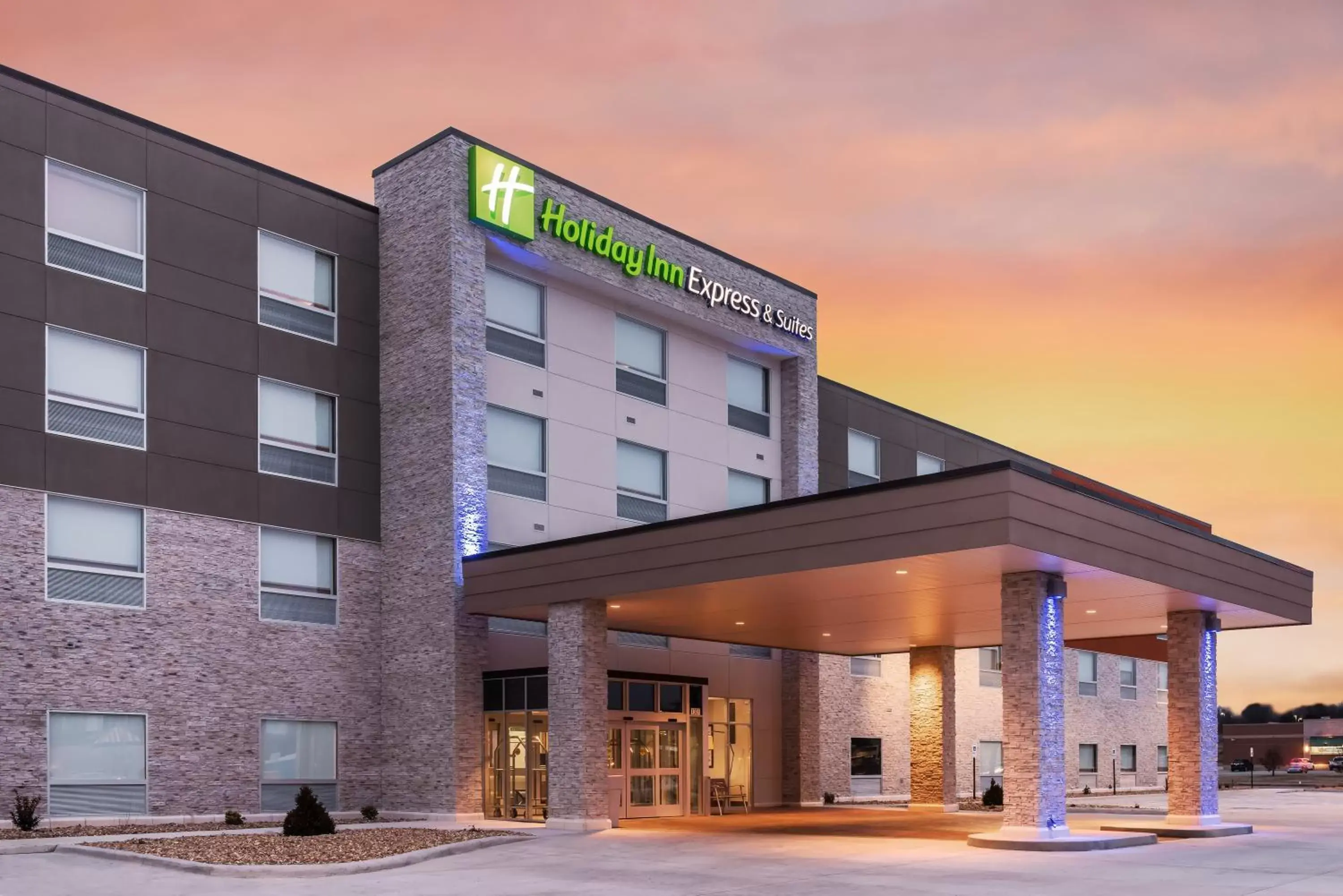 Property building in Holiday Inn Express & Suites West Plains Southwest, an IHG Hotel