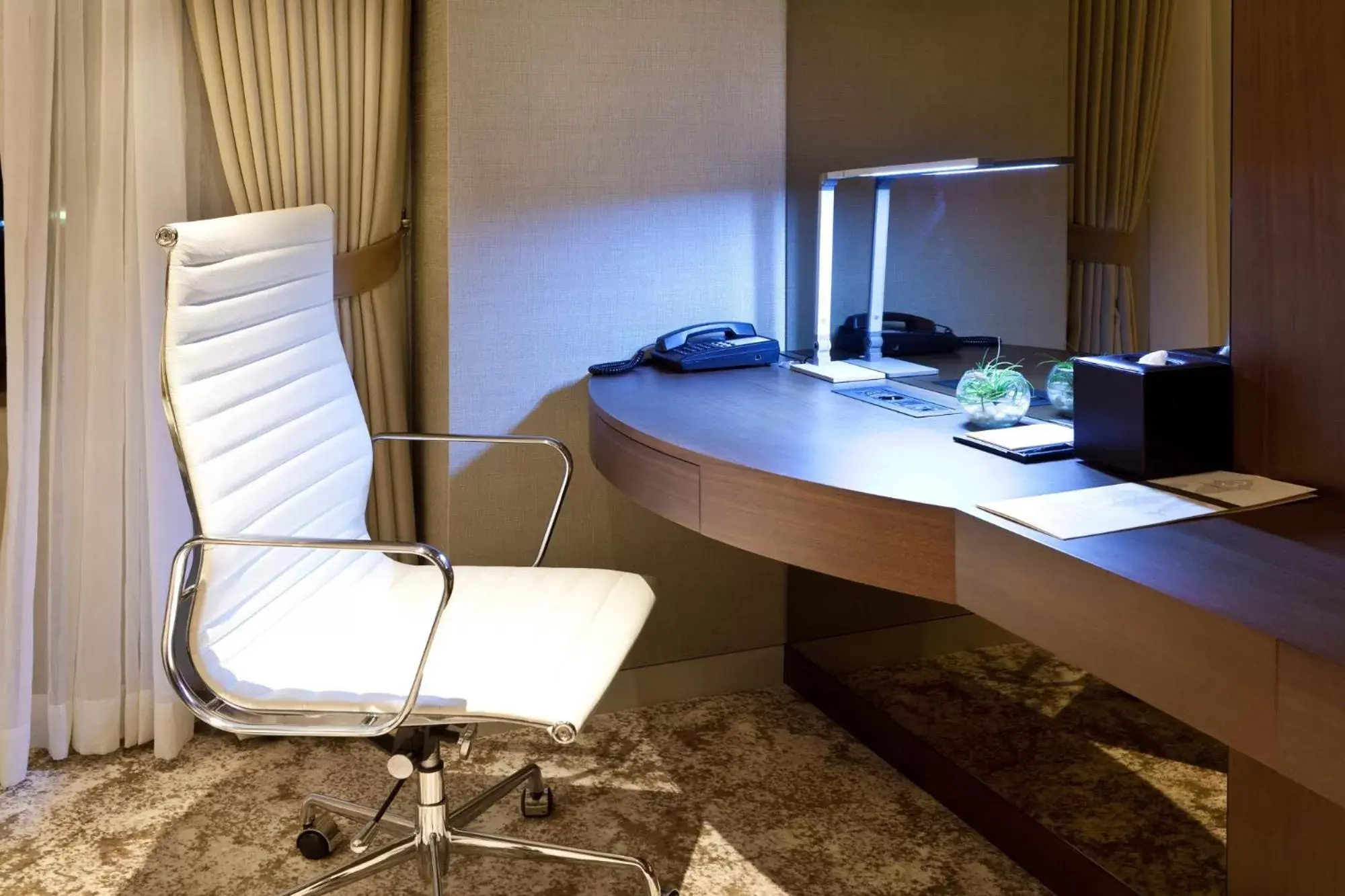 hair dresser, Bathroom in Hotel Hyundai by Lahan Ulsan