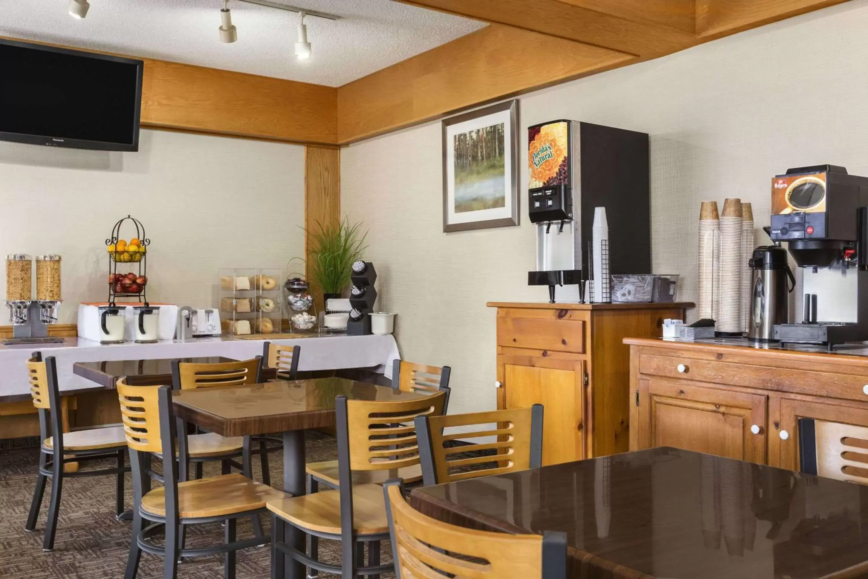 Restaurant/Places to Eat in Travelodge by Wyndham Thunder Bay ON