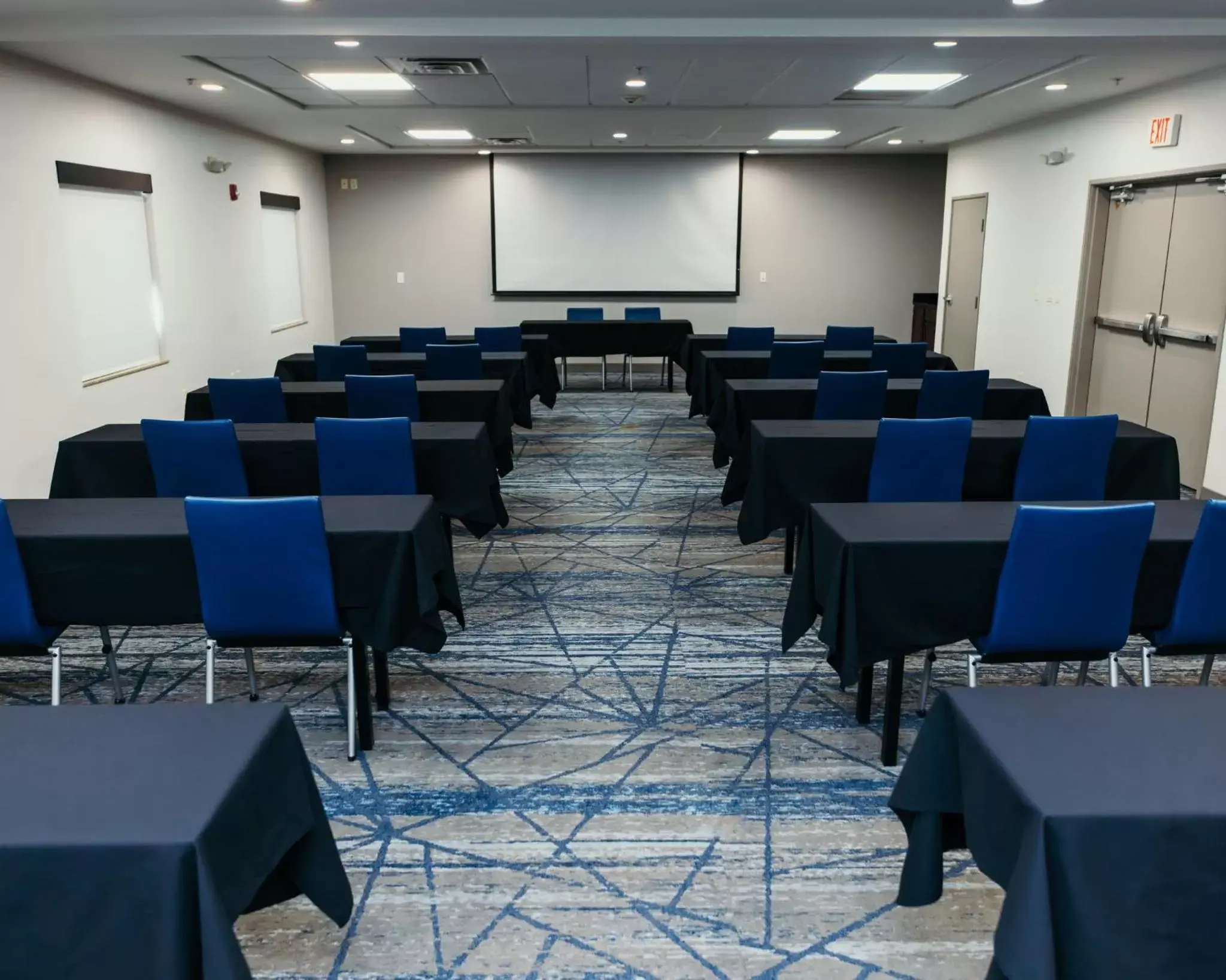 Meeting/conference room in Holiday Inn Express and Suites Urbandale Des Moines, an IHG Hotel