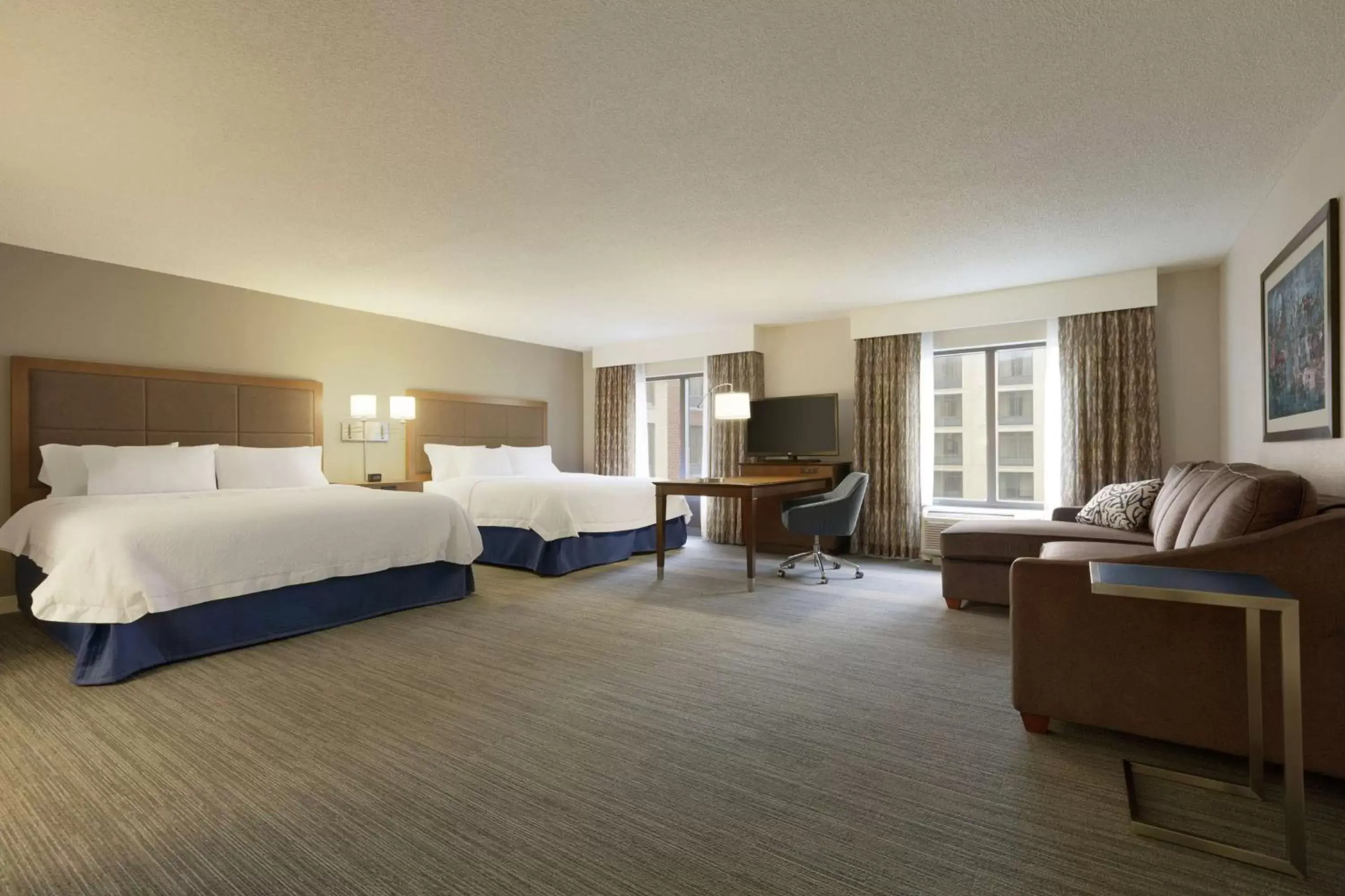 Bed in Hampton Inn & Suites Nashville-Downtown