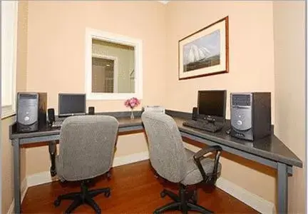 Business facilities, Business Area/Conference Room in Greenville Inn & Suites