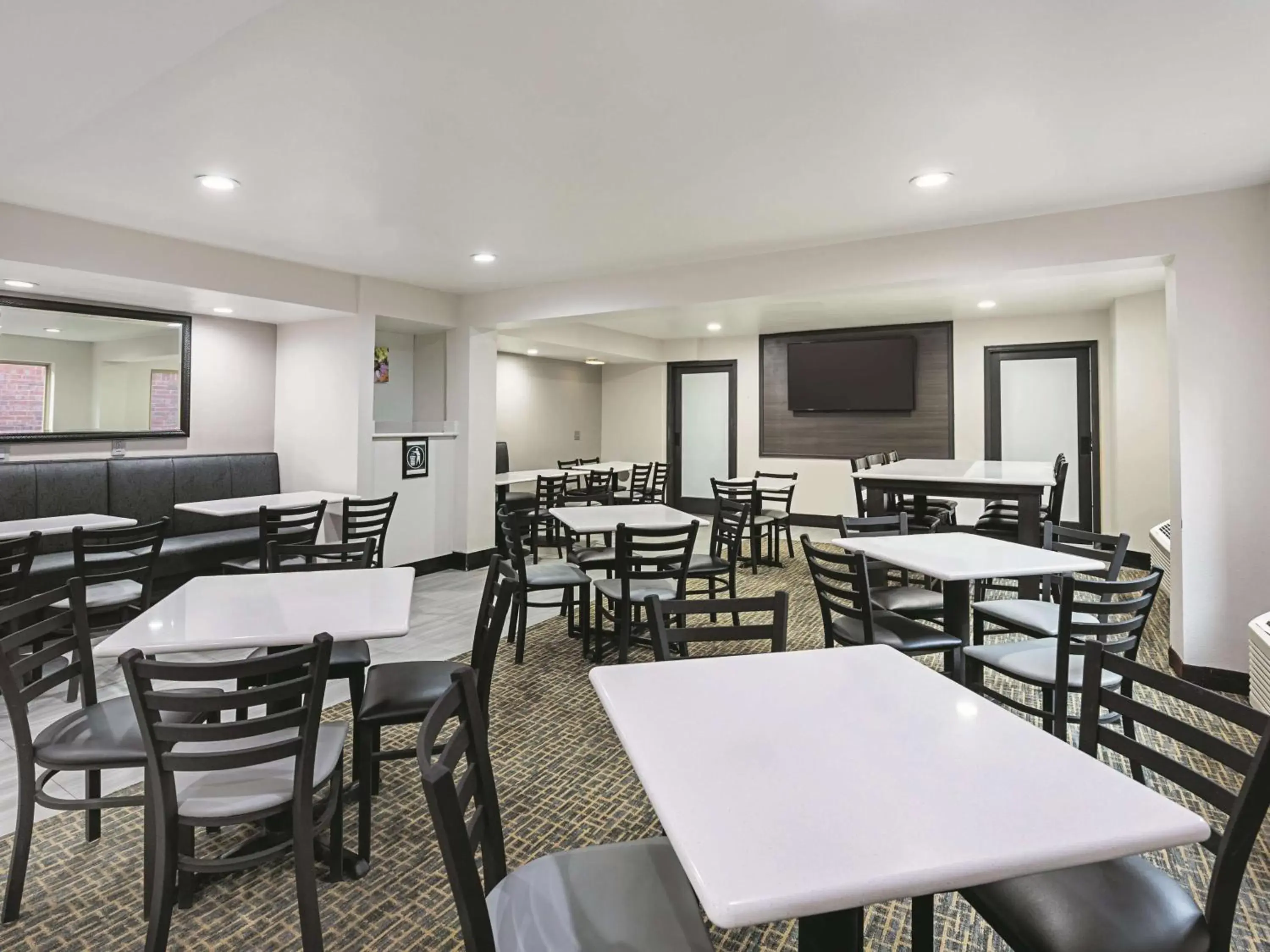 Restaurant/Places to Eat in La Quinta by Wyndham Minneapolis Northwest