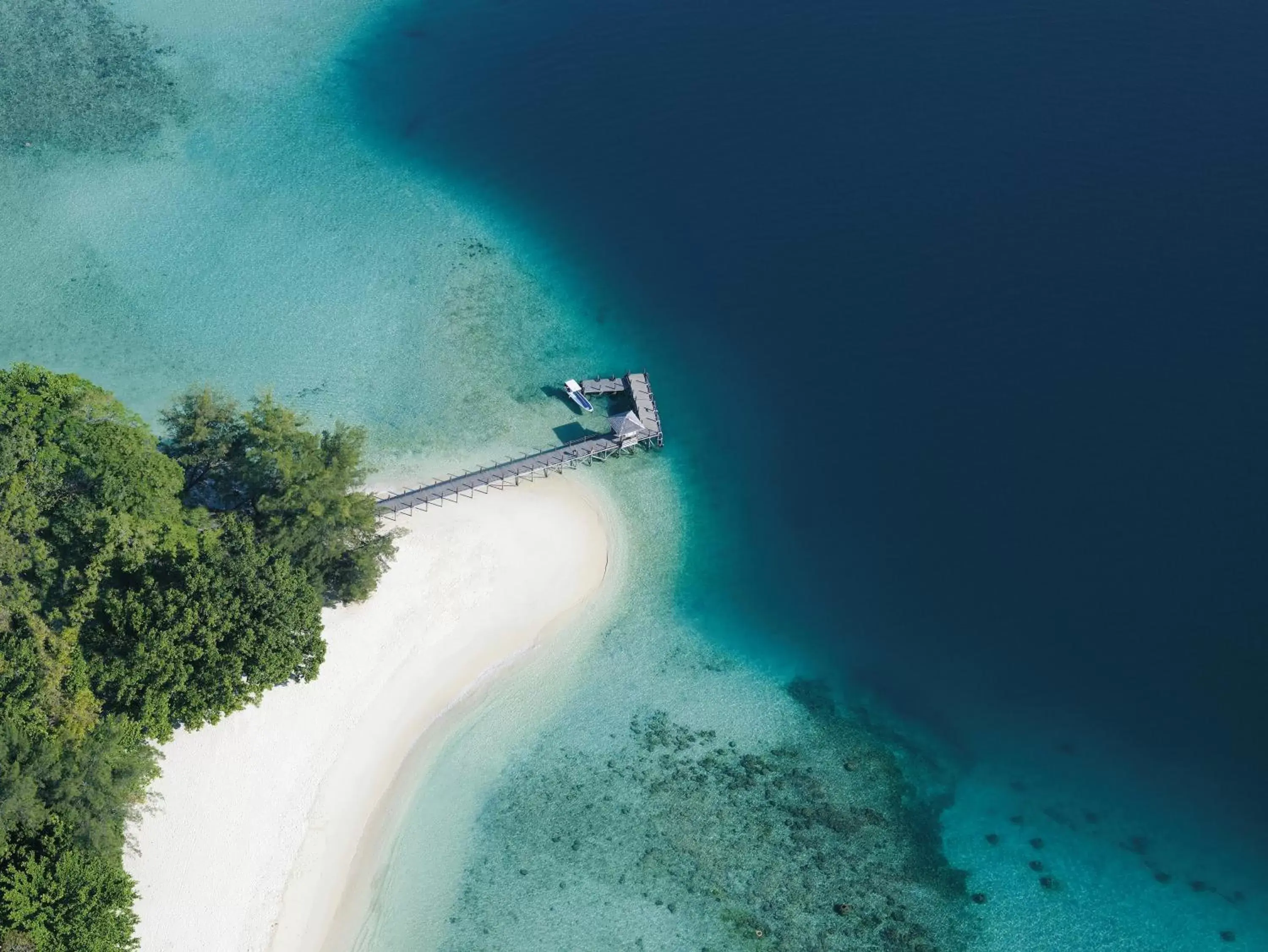 Facade/entrance, Bird's-eye View in Shangri-La Tanjung Aru, Kota Kinabalu