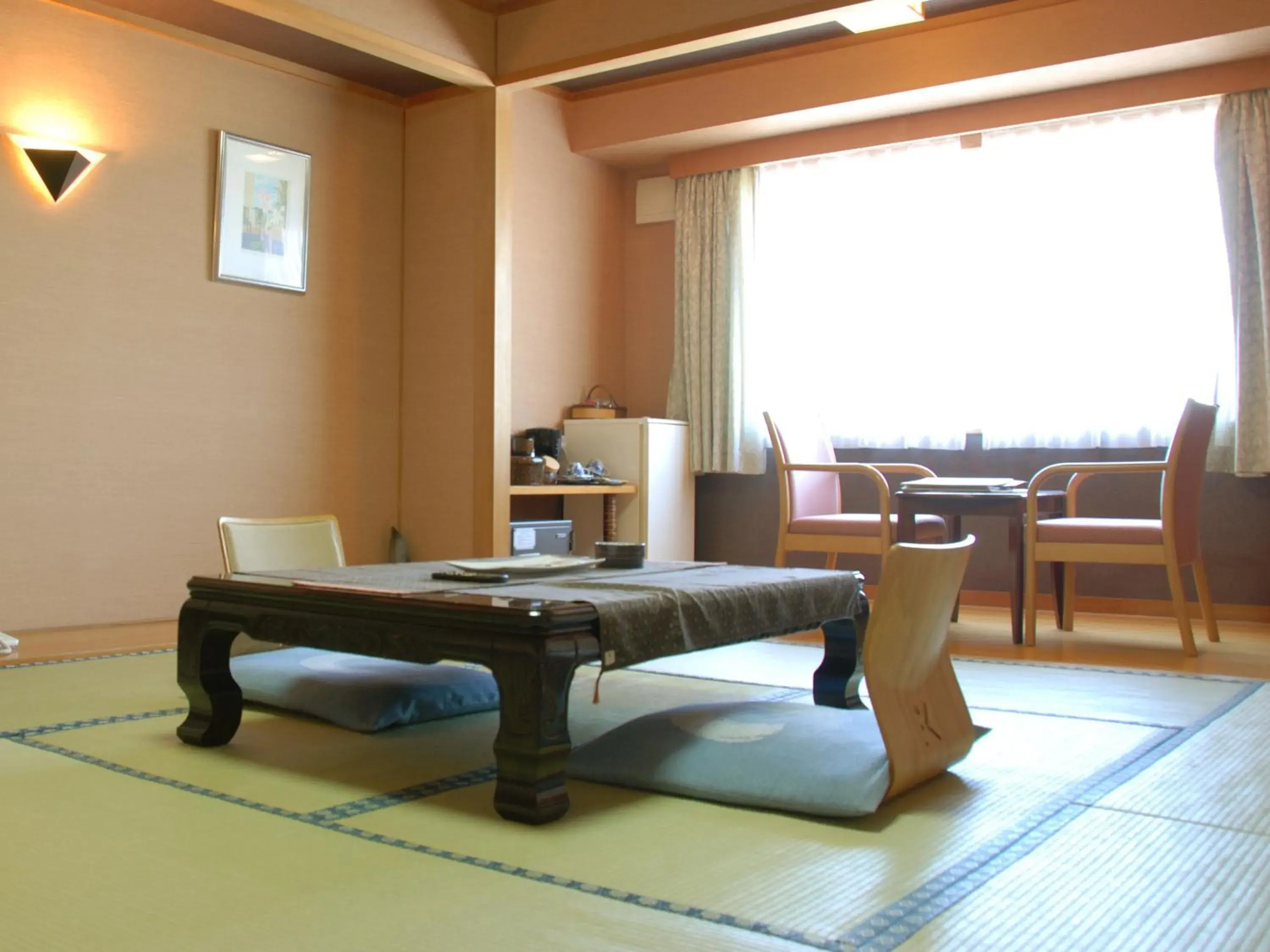 Photo of the whole room, Seating Area in HOKUTEN NO OKA Lake Abashiri Tsuruga Resort