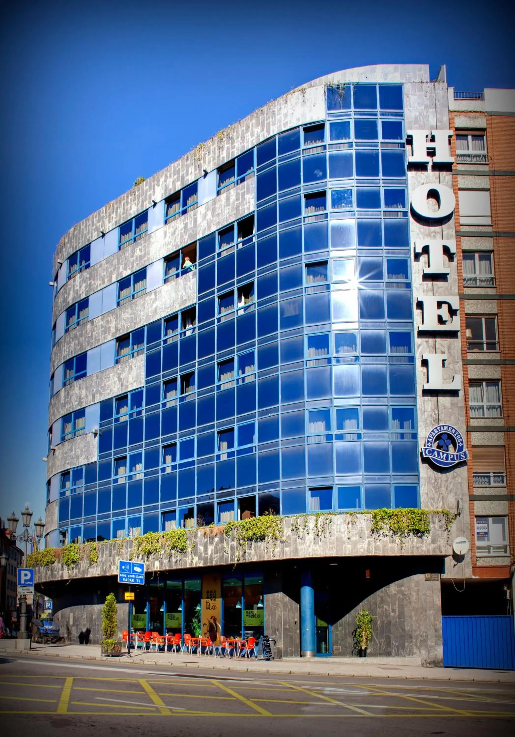 Facade/entrance, Property Building in Aparthotel Campus