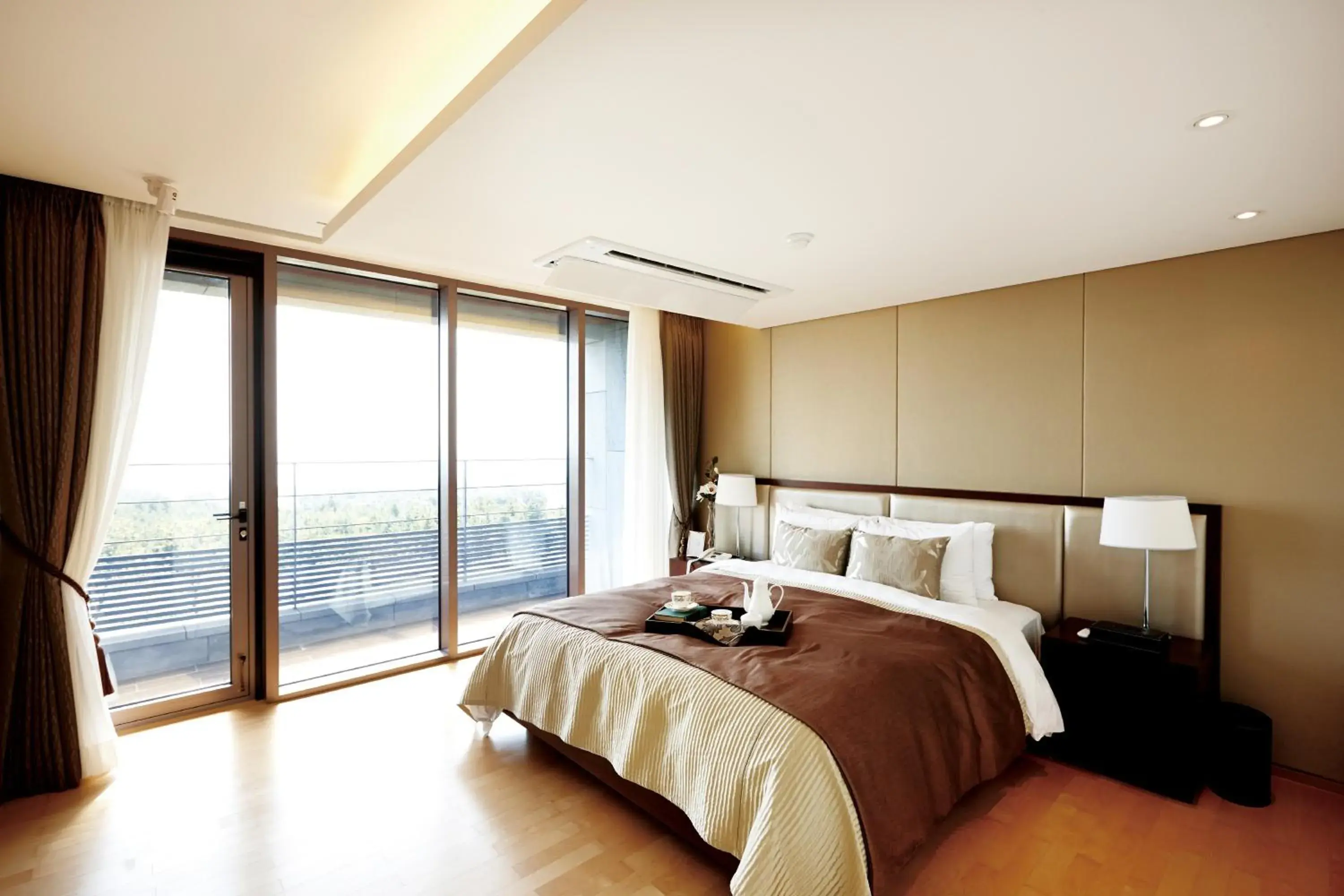 Bedroom in Lotte Resort Jeju Artvillas