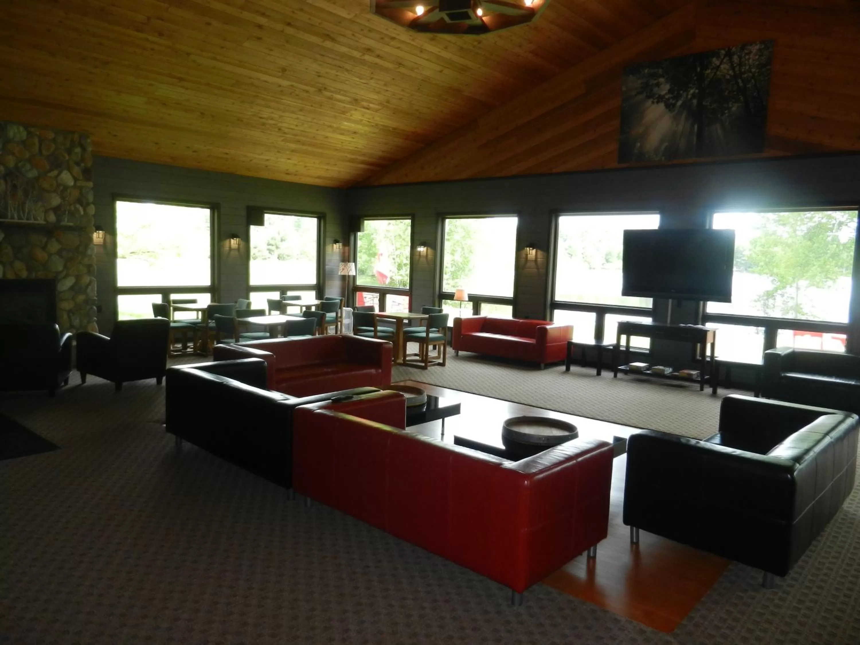 Communal lounge/ TV room in Great Northern Hotel