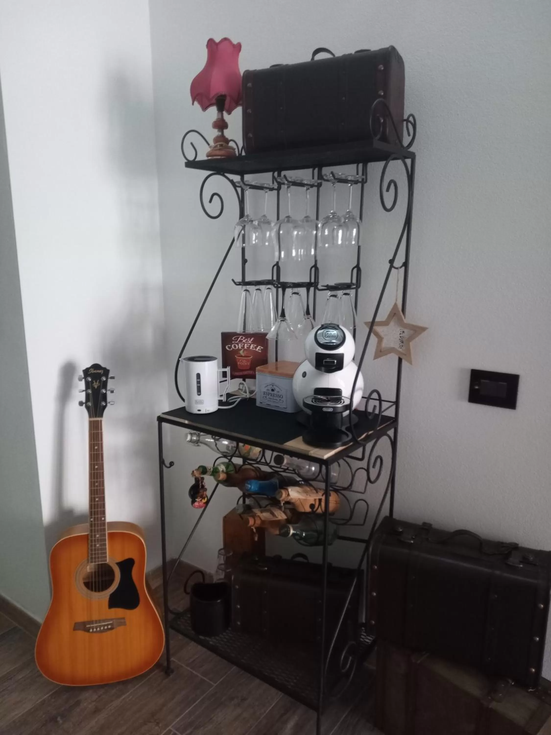 Coffee/tea facilities, Kitchen/Kitchenette in Living G Room