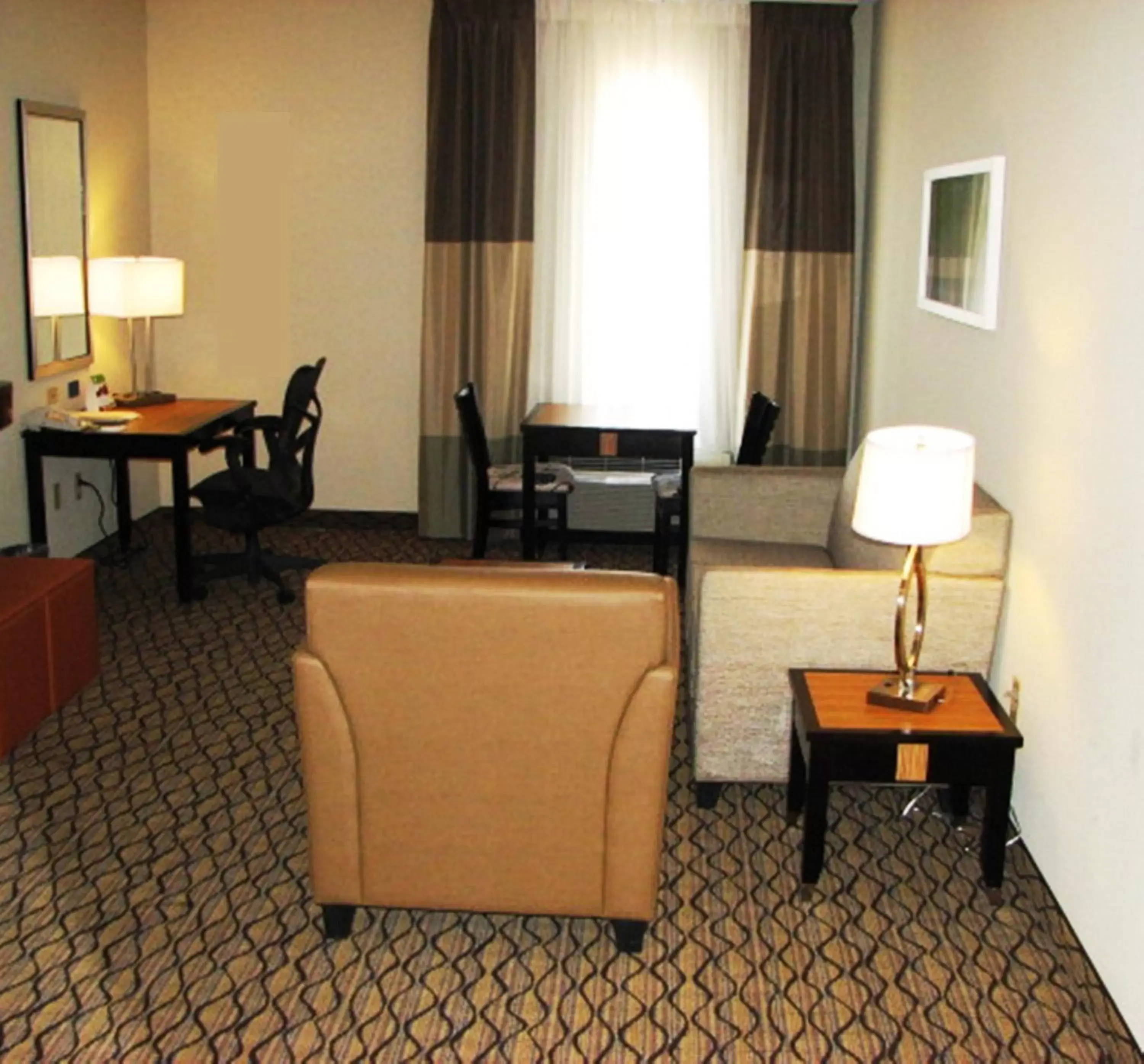 Photo of the whole room, Seating Area in Holiday Inn Effingham, an IHG Hotel