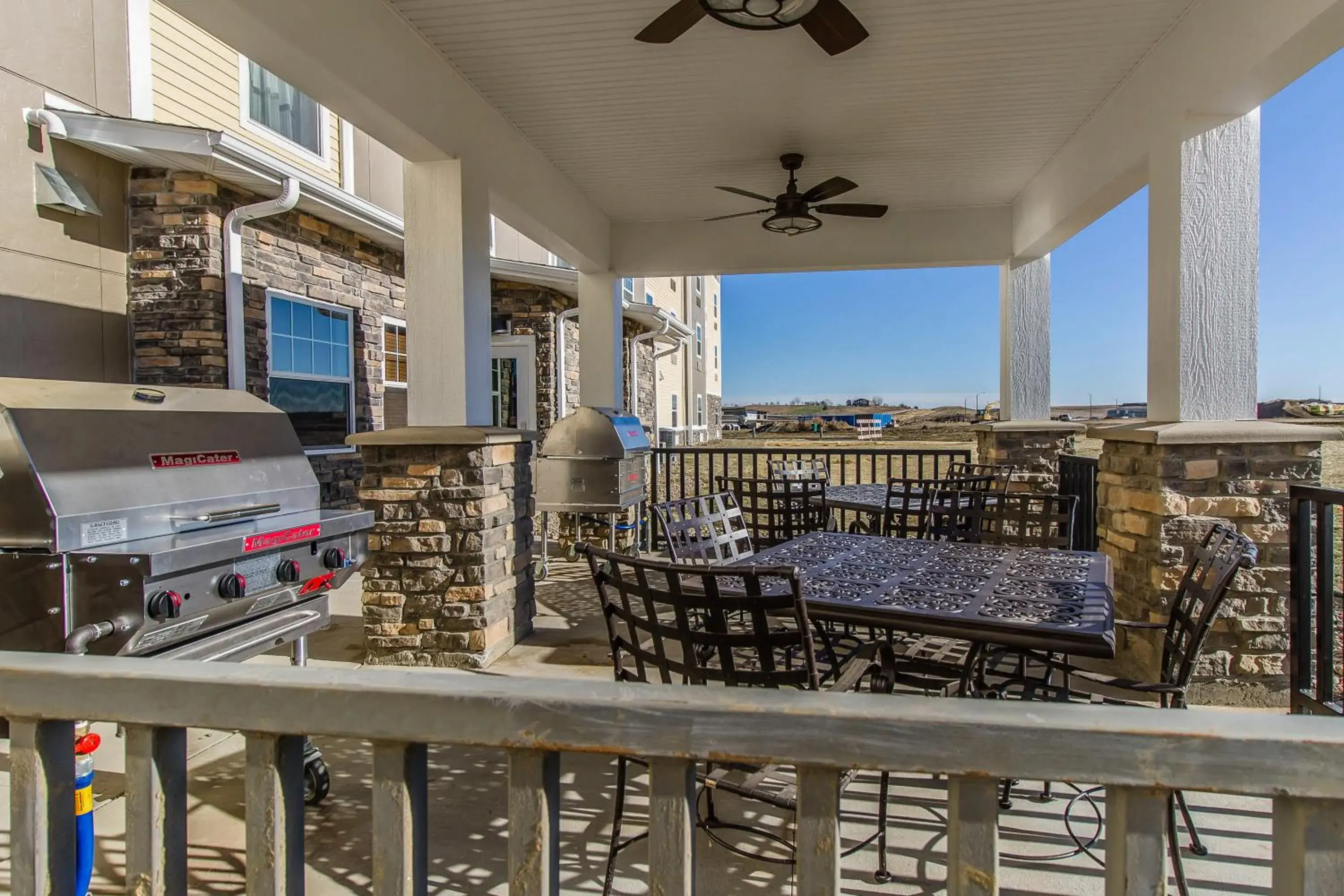 Day, Balcony/Terrace in MainStay Suites Watford City - Event Center