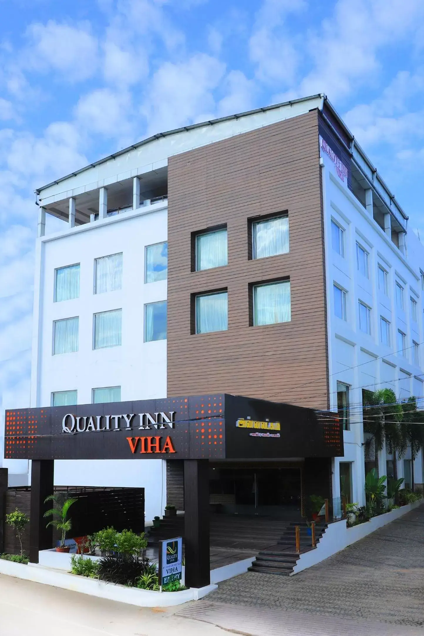 Property Building in Quality Inn VIHA