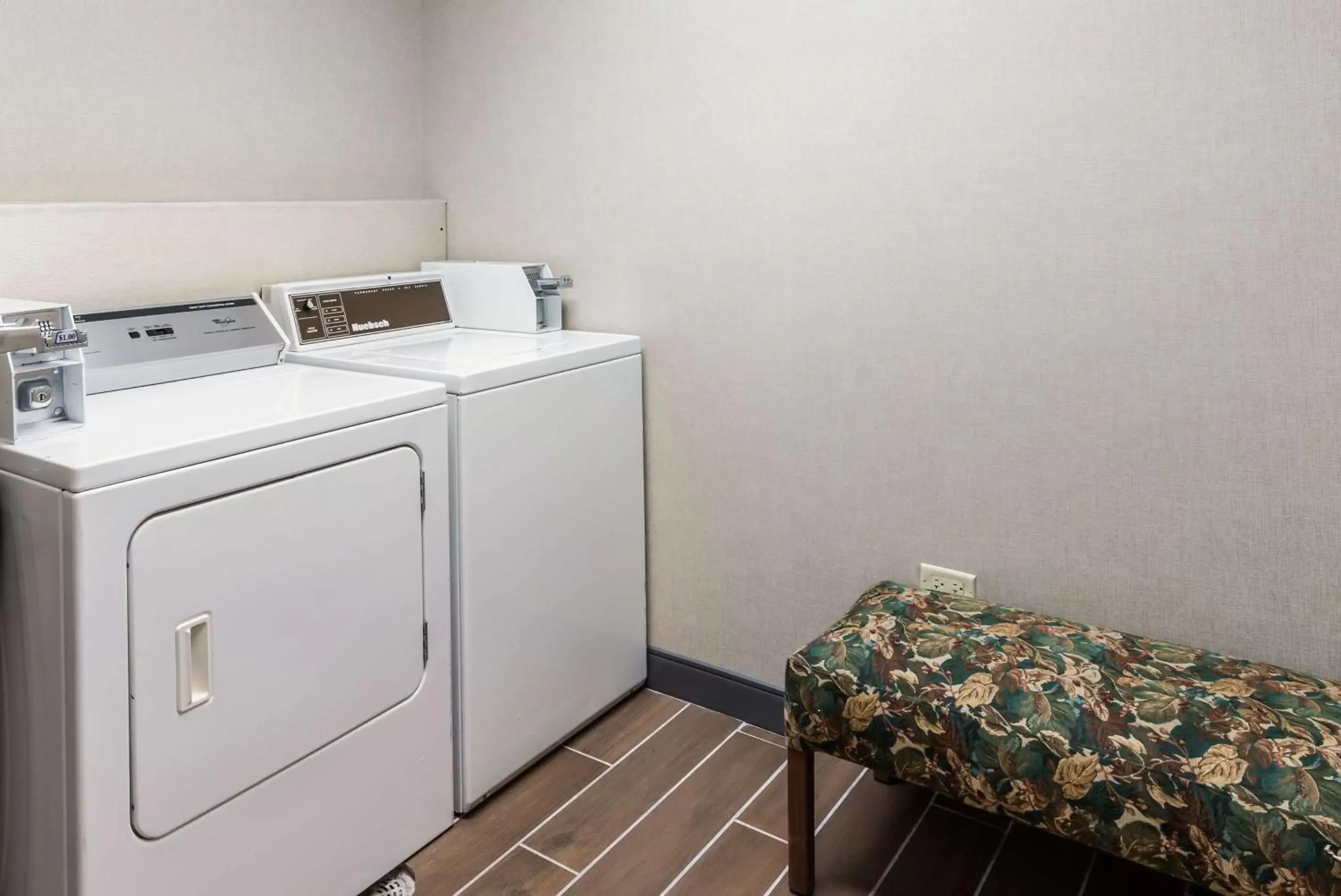 Property building in Hampton Inn & Suites Chicago-Hoffman Estates Property building in Hampton Inn & Suites Chicago-Hoffman Estates