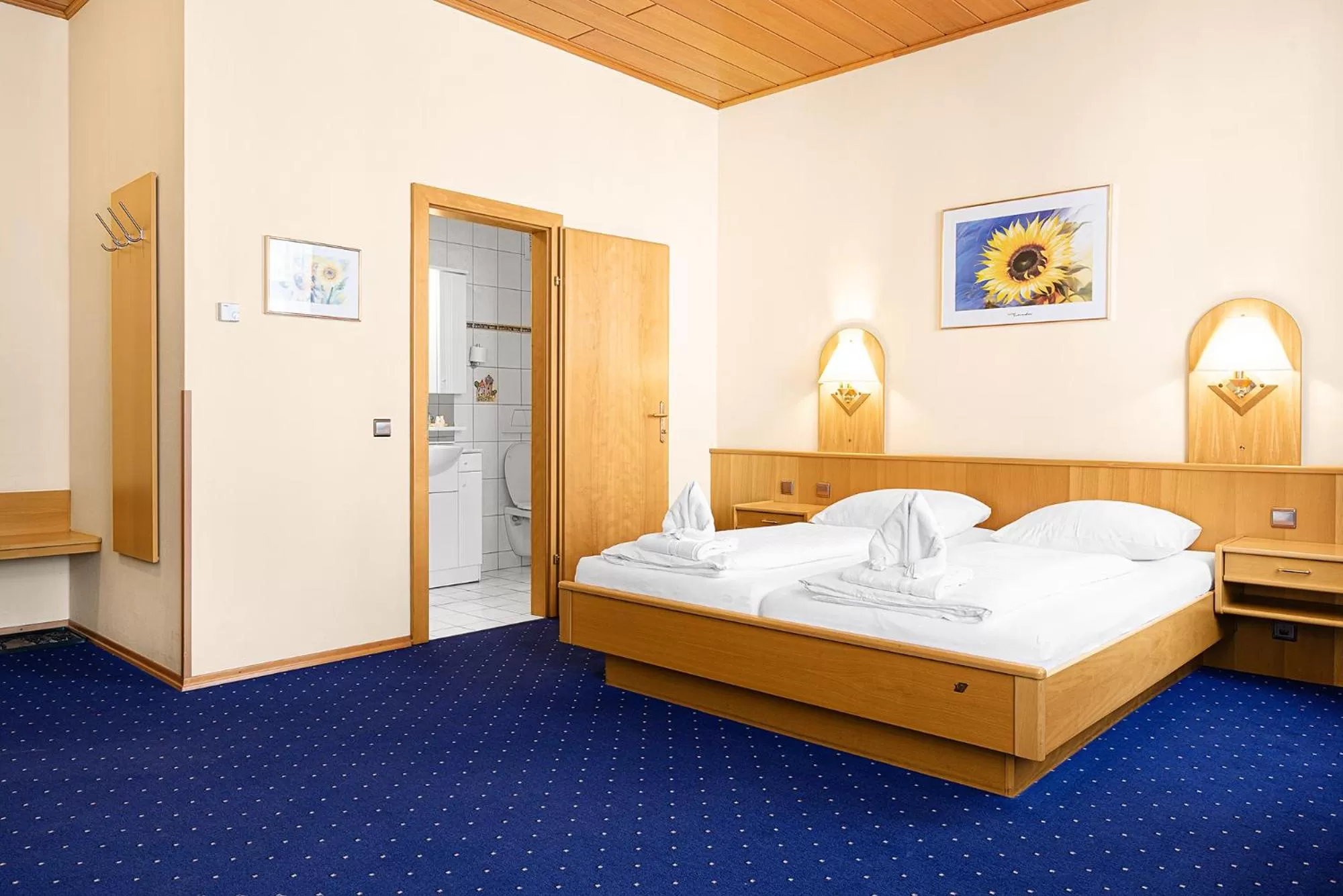 Photo of the whole room, Bed in Hotel-Pension Wild