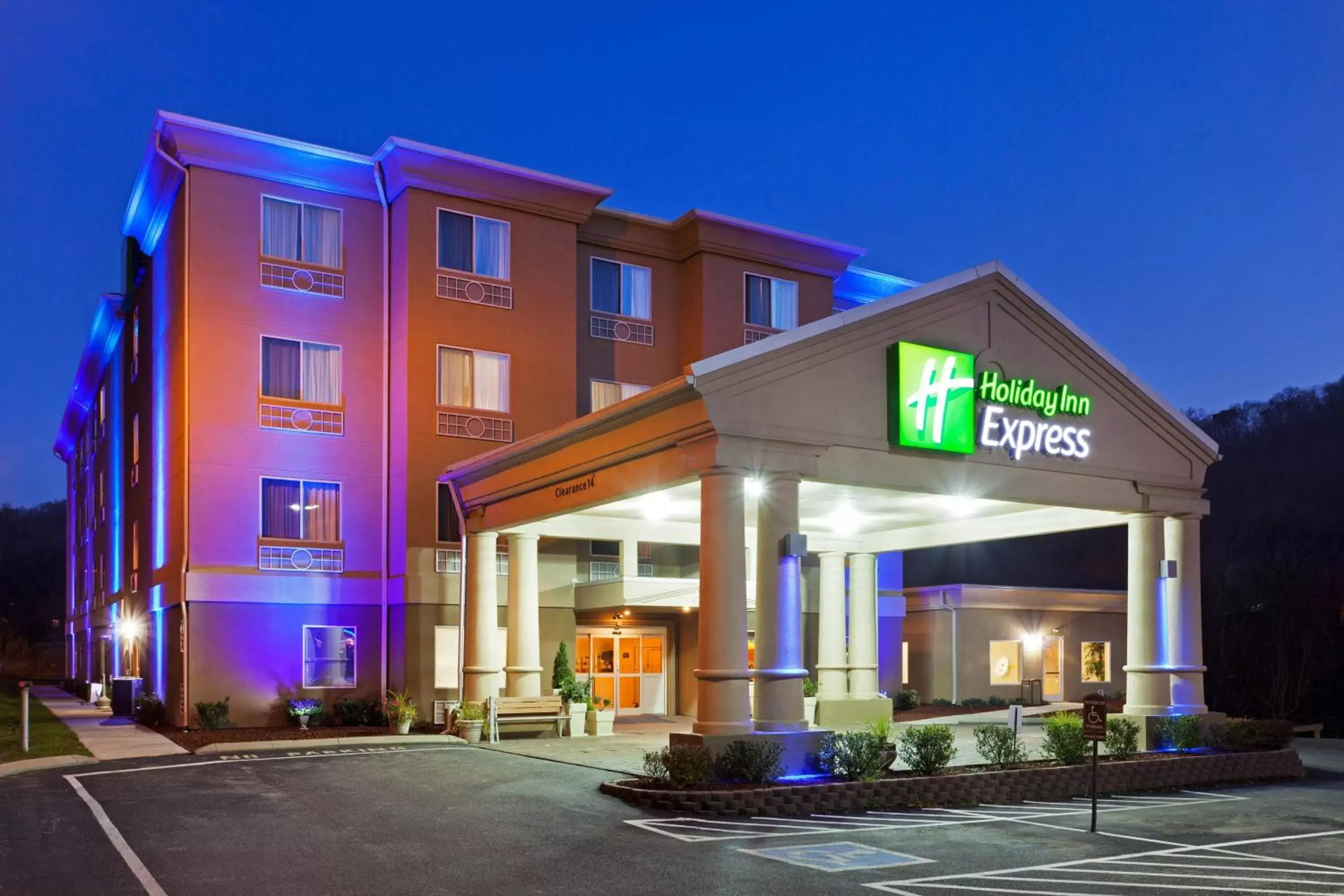 Property building in Holiday Inn Express and Suites Pikeville by IHG Property building in Holiday Inn Express and Suites Pikeville by IHG