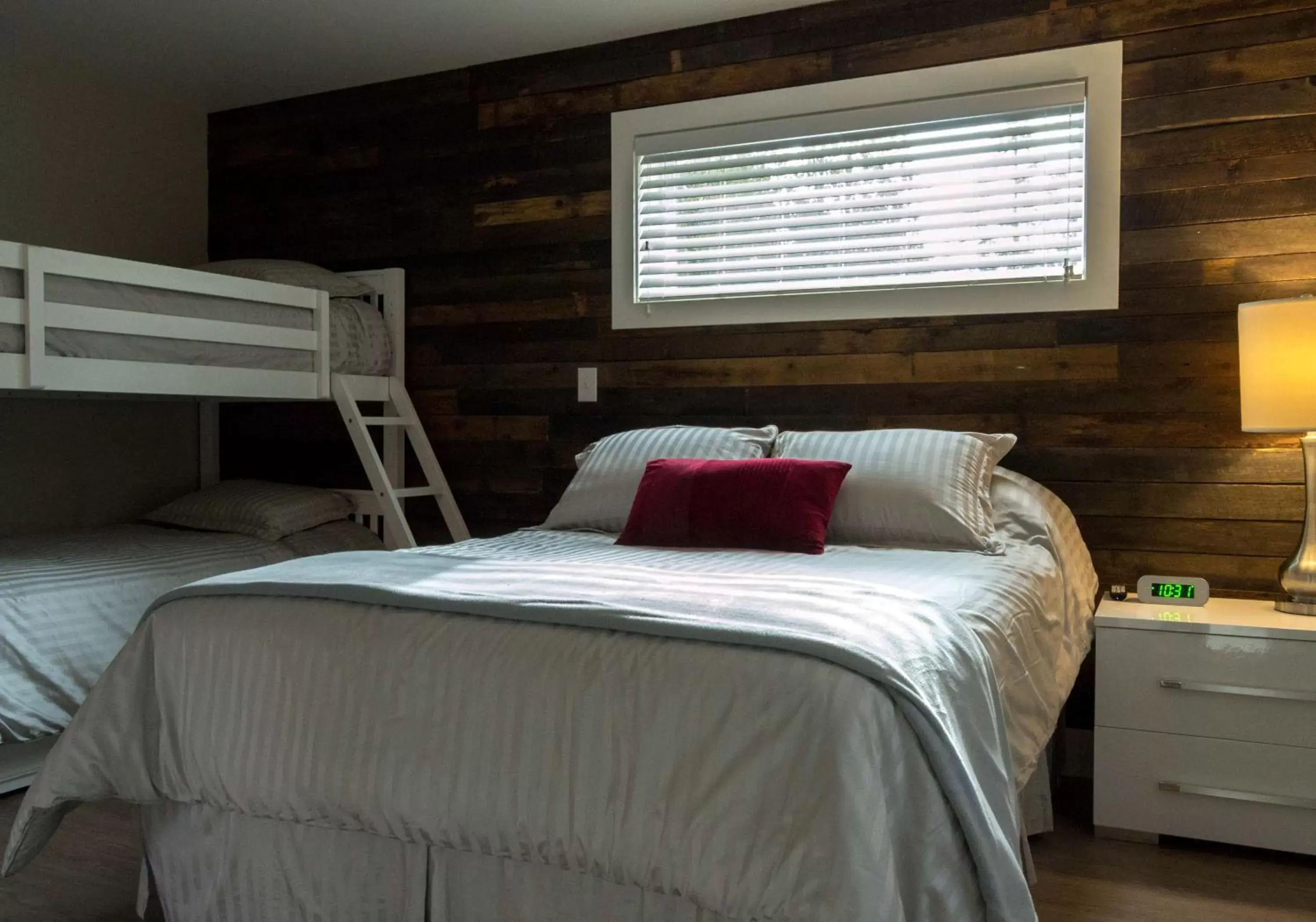 Day, Bunk Bed in Lake Placid Inn: Residences