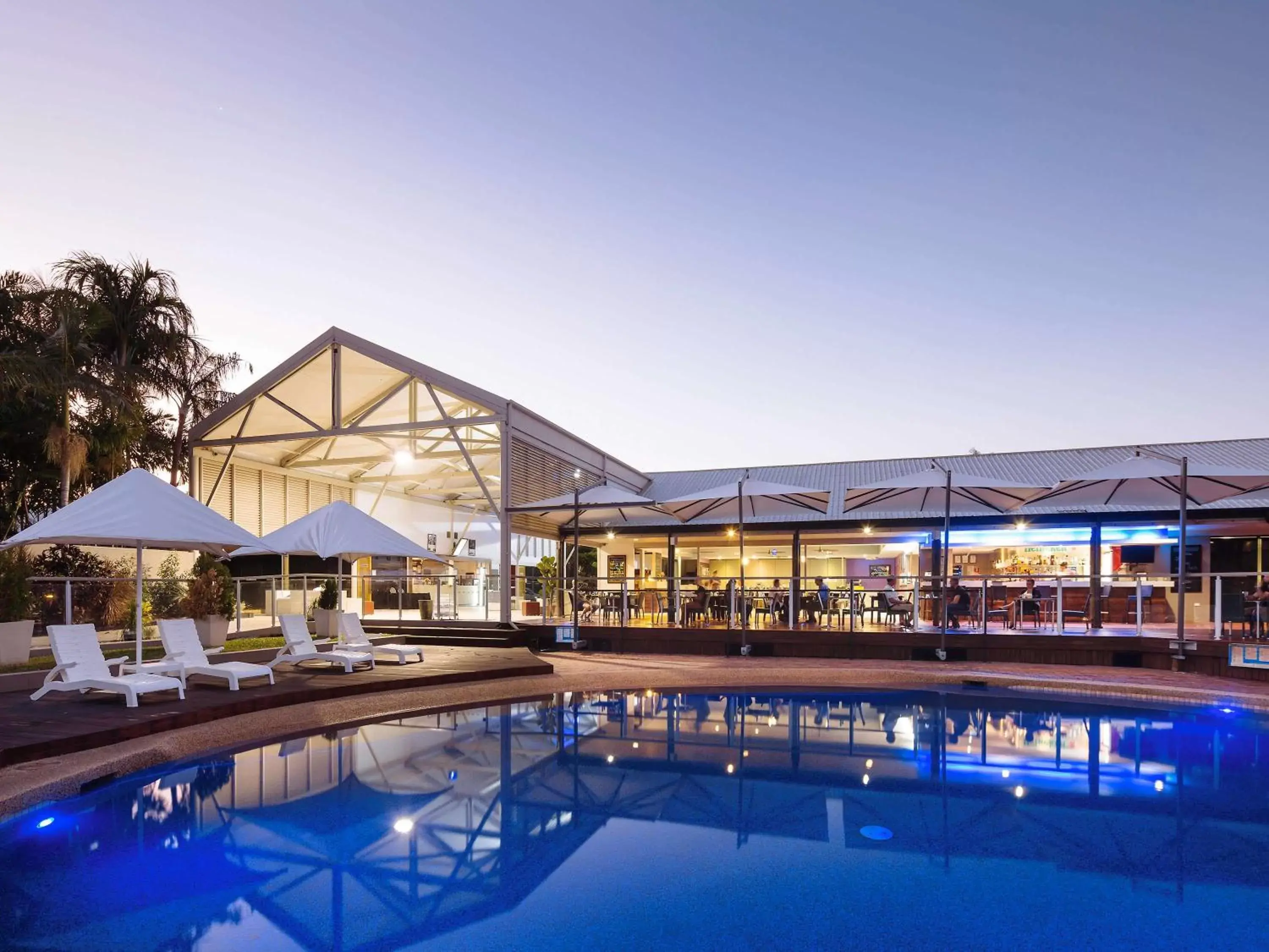 Property building, Swimming Pool in Mercure Townsville